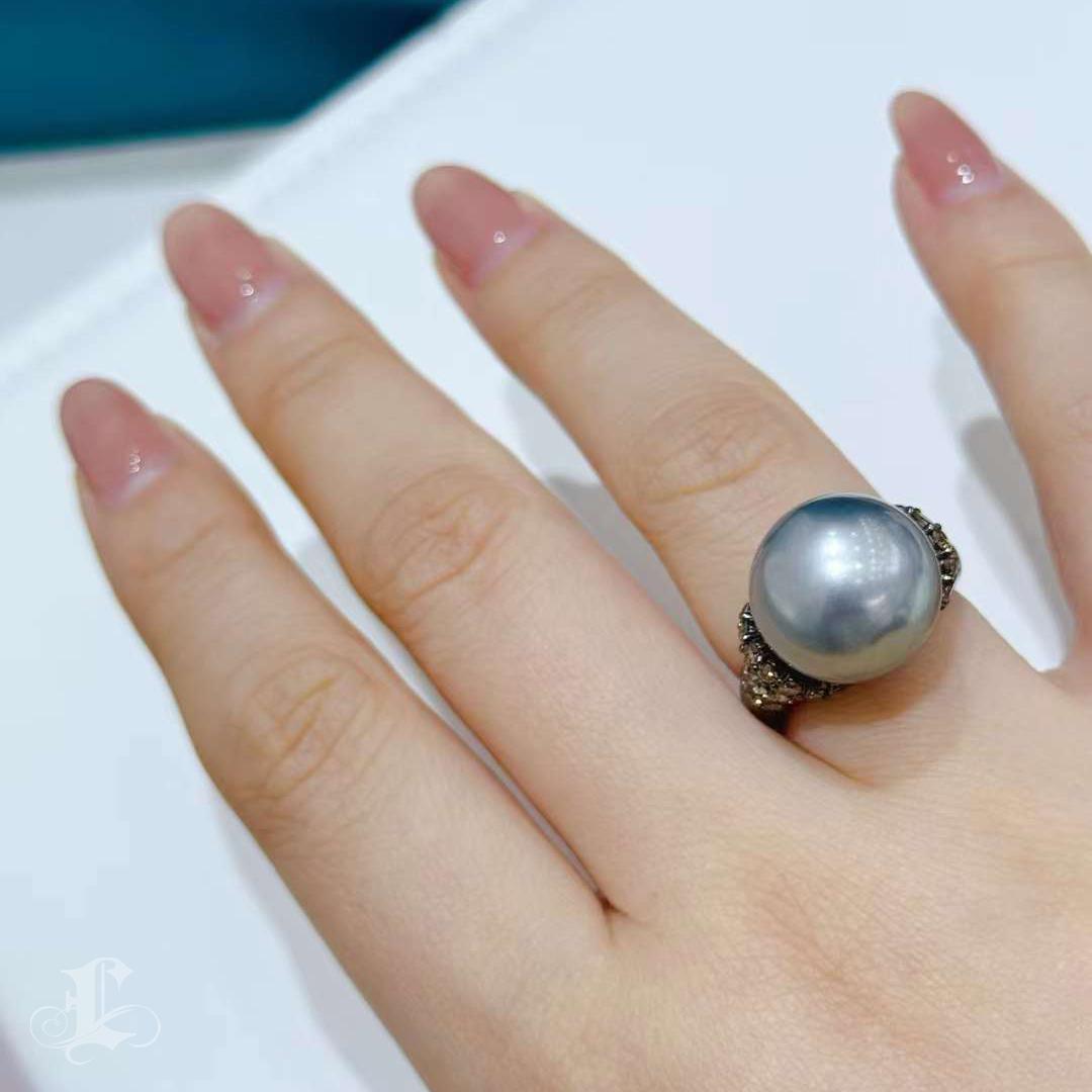 Krone Radiance】Noir Aurora Tahiti Perle Diamant Ring in 18K Schwarzgold im Zustand „Neu“ im Angebot in New York, NY