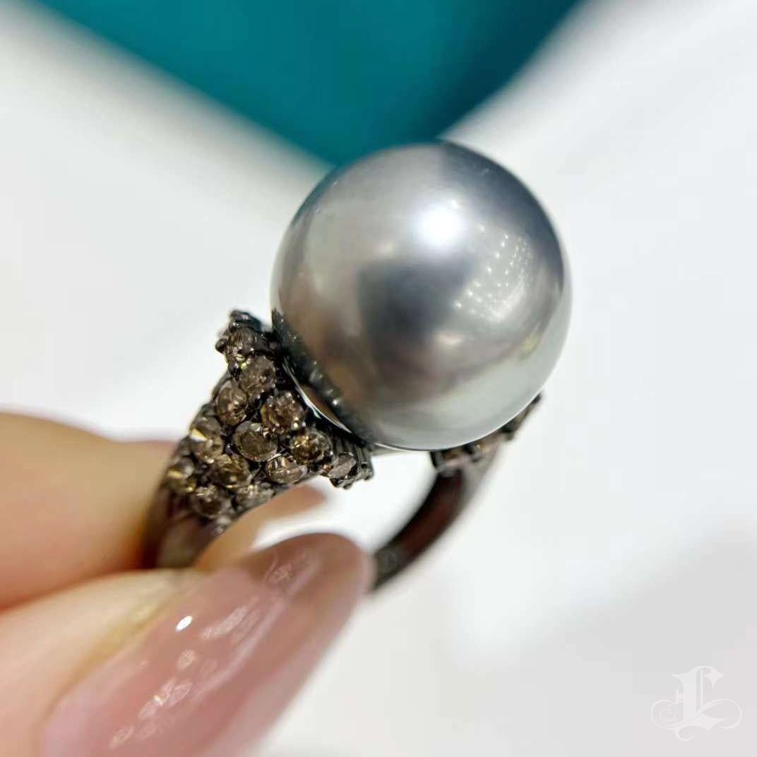 Krone Radiance】Noir Aurora Tahiti Perle Diamant Ring in 18K Schwarzgold Damen im Angebot