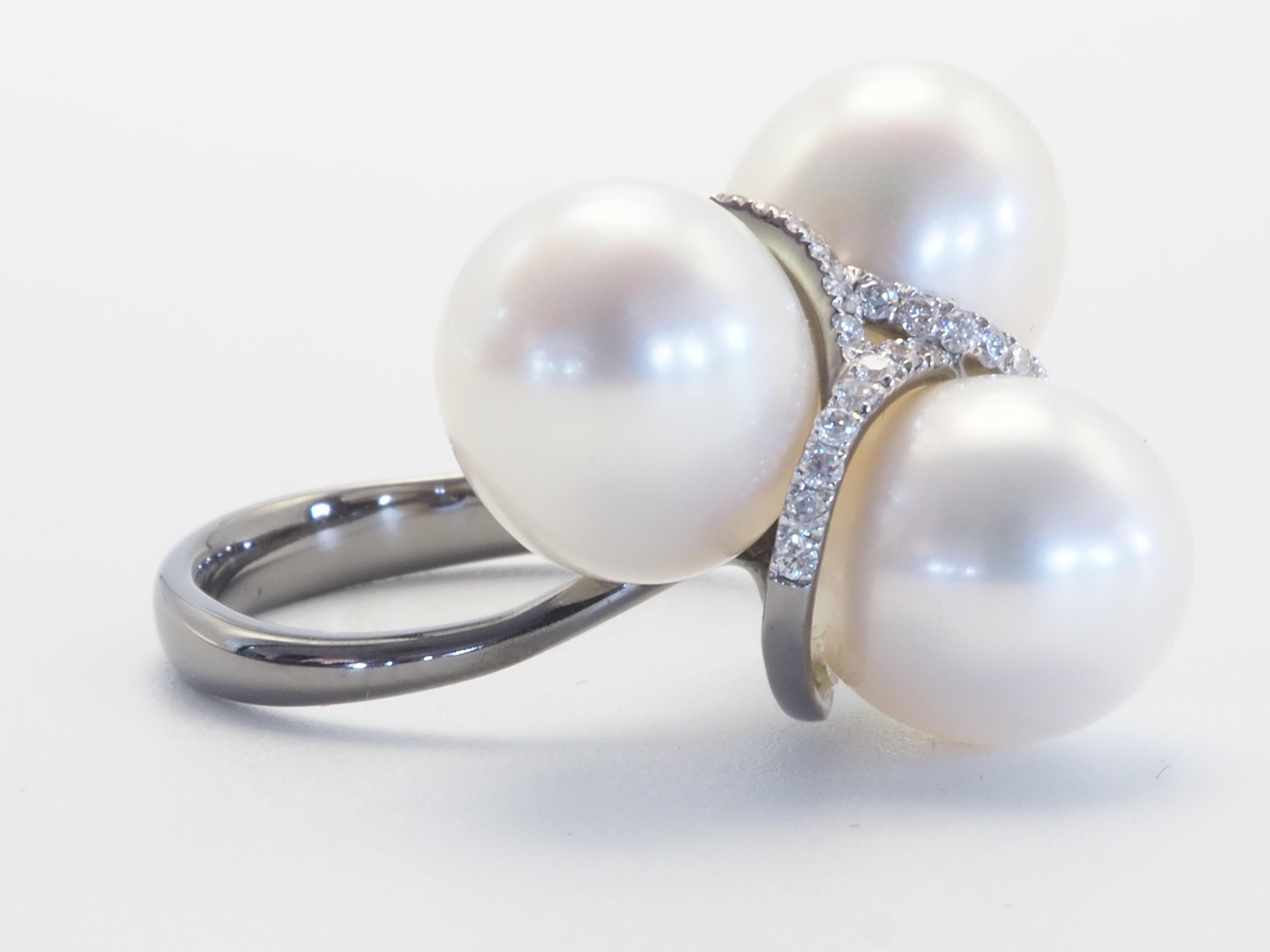 De las mujeres Anillo de cóctel de oro negro de 18 quilates con perlas variadas de los mares del sur y diamantes de 0,15 ct en venta
