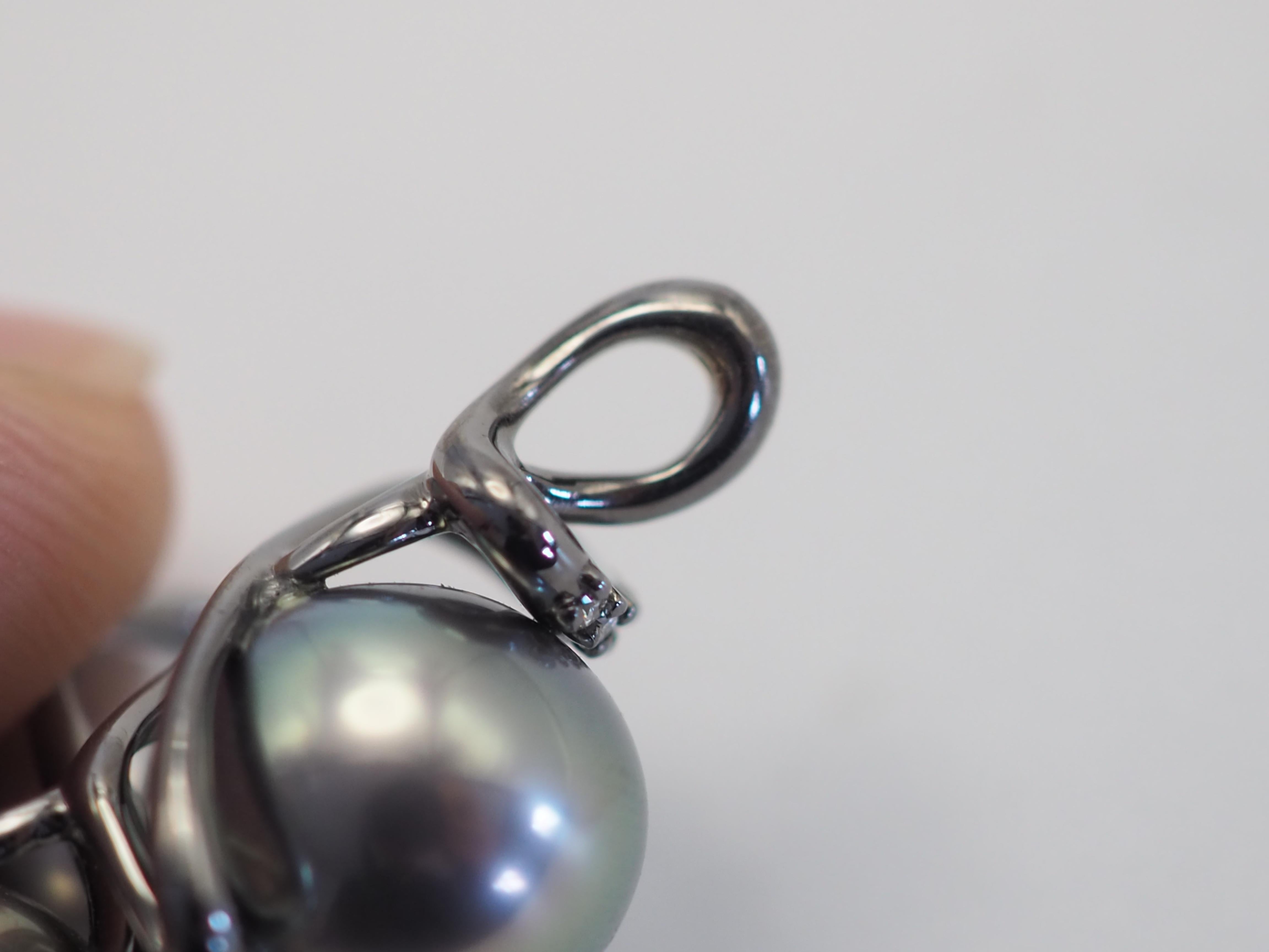Ciondolo a grappolo in oro nero 18 carati con perle di Tahiti assortite e diamanti da 0,20 carati In condizioni Nuovo in vendita a เกาะสมุย, TH
