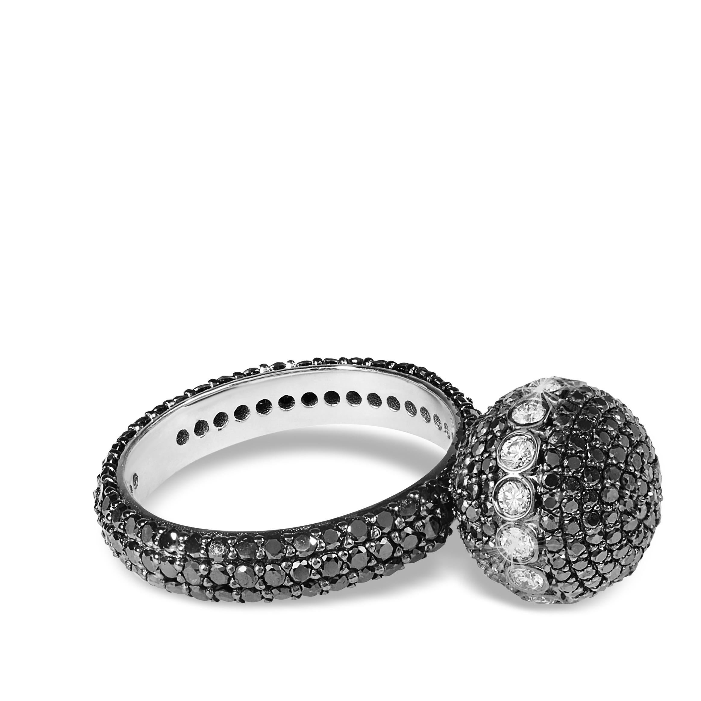Brilliant Cut 18k black gold eternity ring with black and white diamonds For Sale