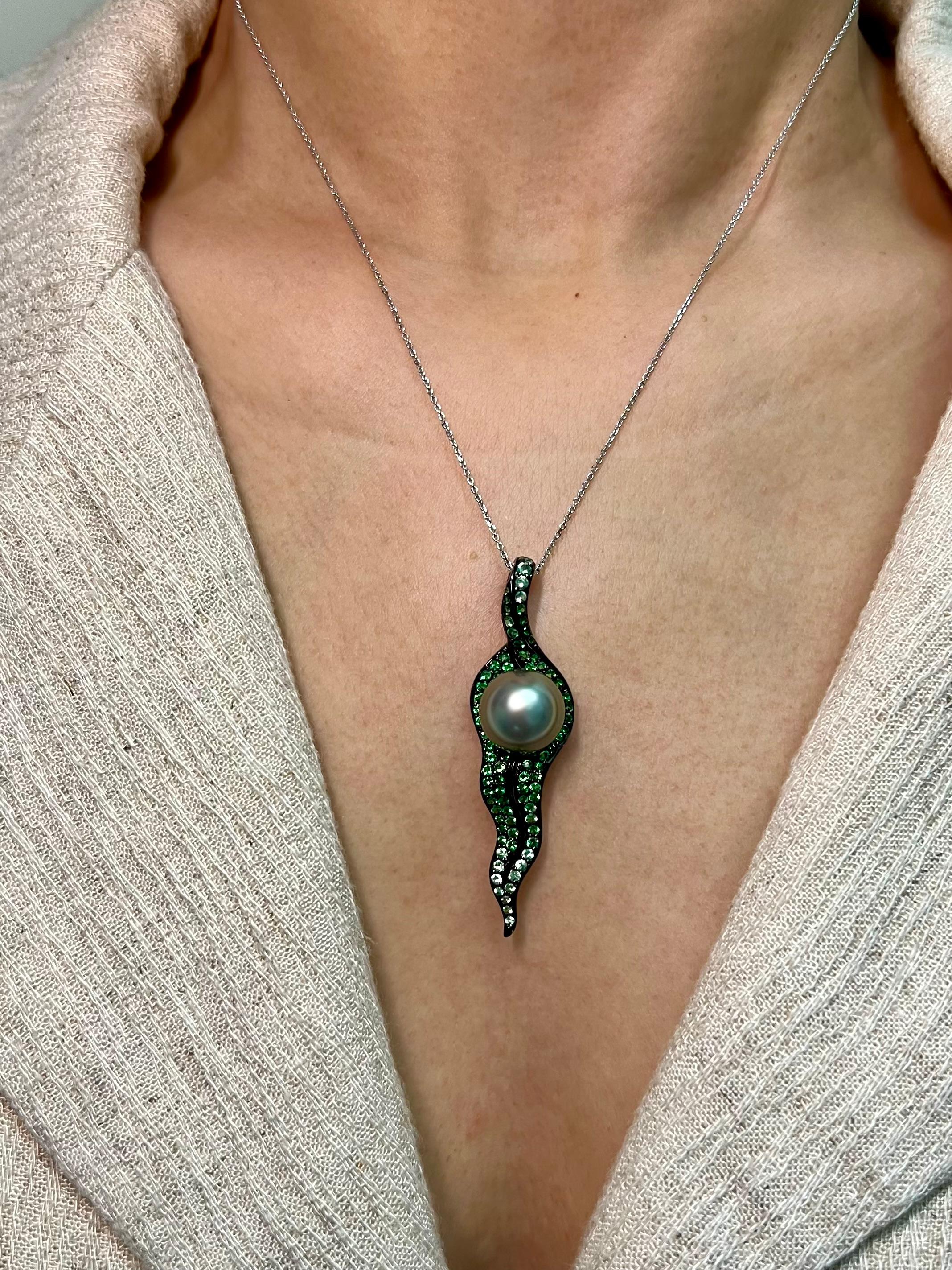 Please check out the HD video. This contemporary pendant has a unique look and design. You can wear it dressed up or down. The pendant is about 5.5cm x 1.5cm. This pendant is made in 18k white gold that has been blackened (oxidized) and set with one