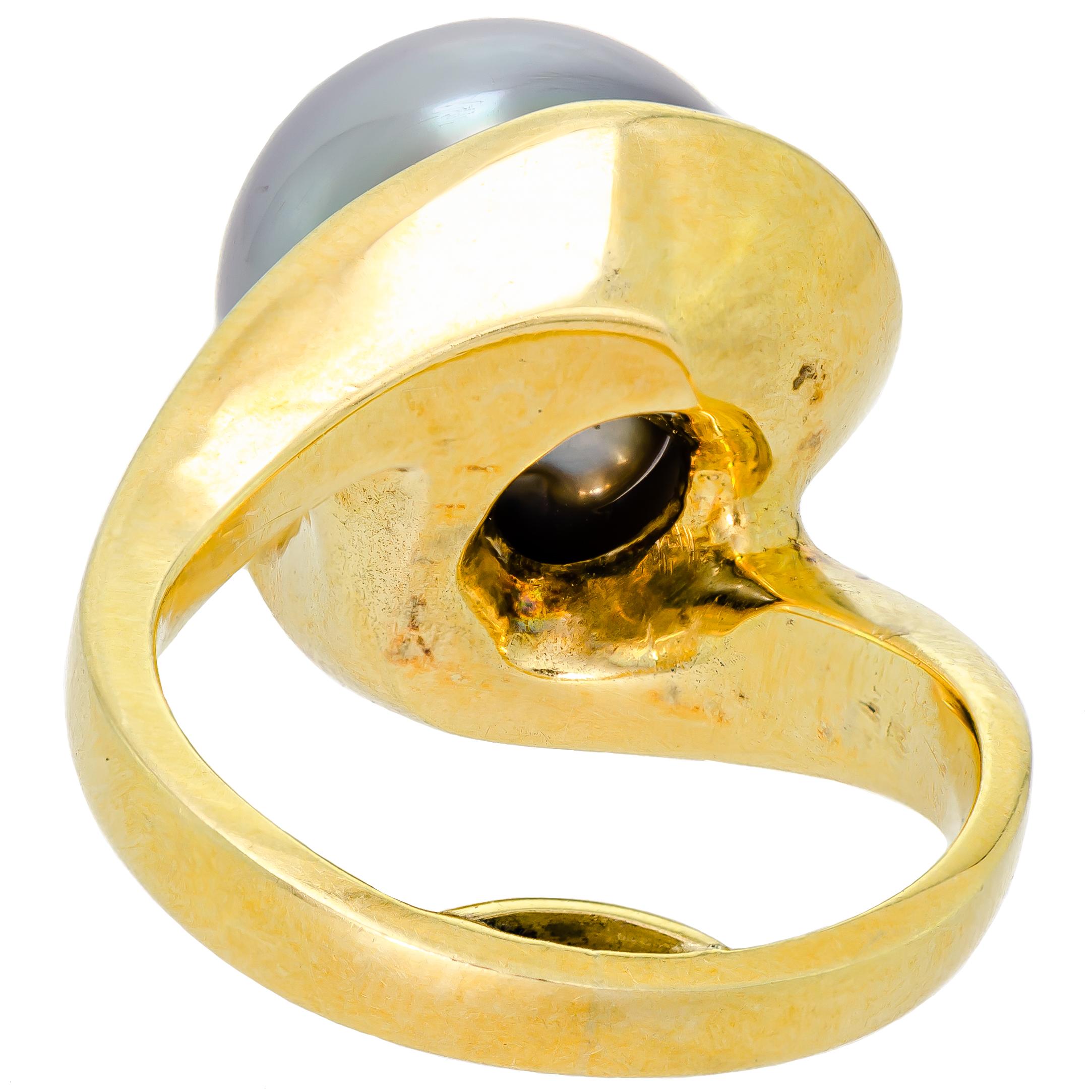 Round Cut 18k, Black Pearl, Diamond & Yellow Gold Ring For Sale