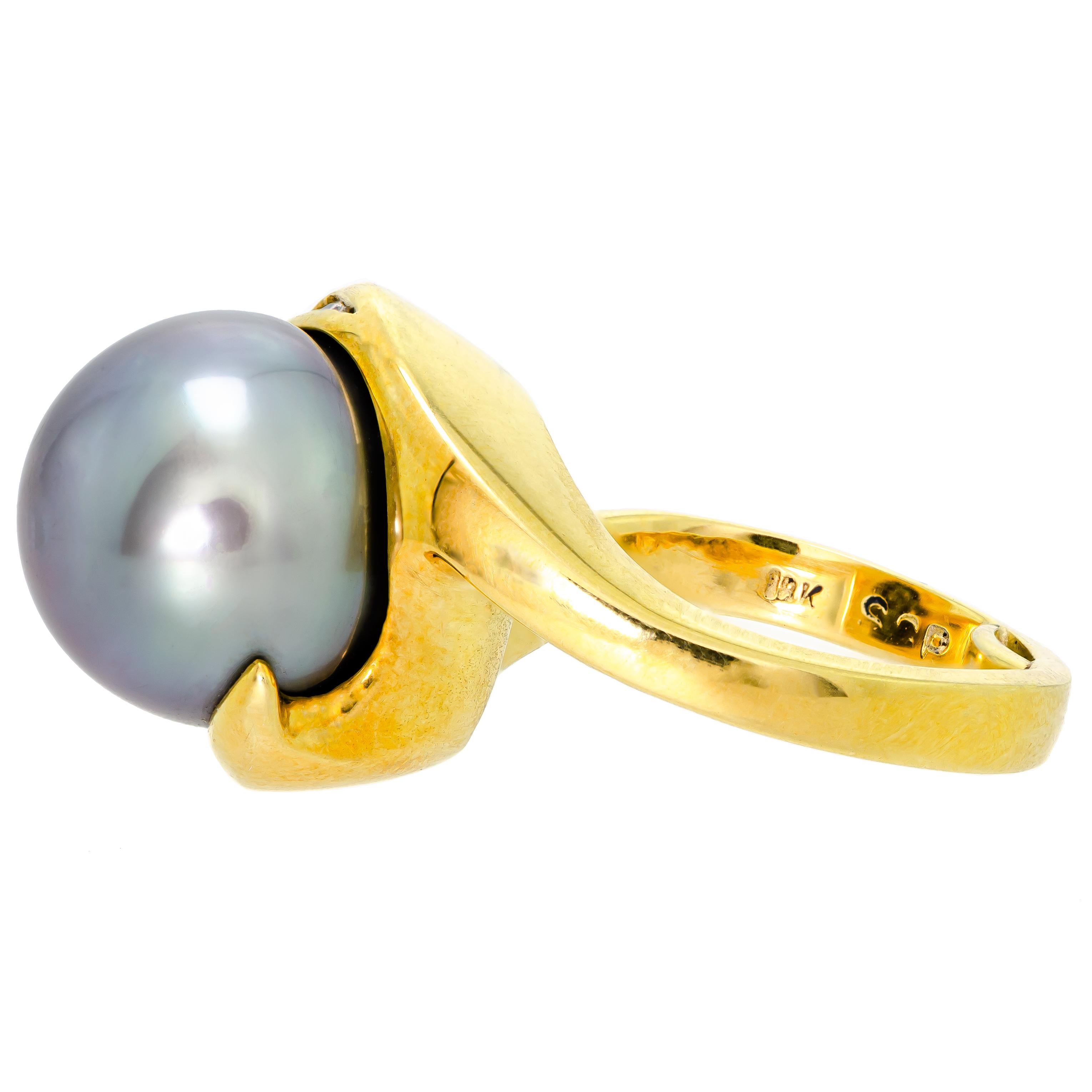 18k, Black Pearl, Diamond & Yellow Gold Ring In Good Condition For Sale In Wheaton, IL