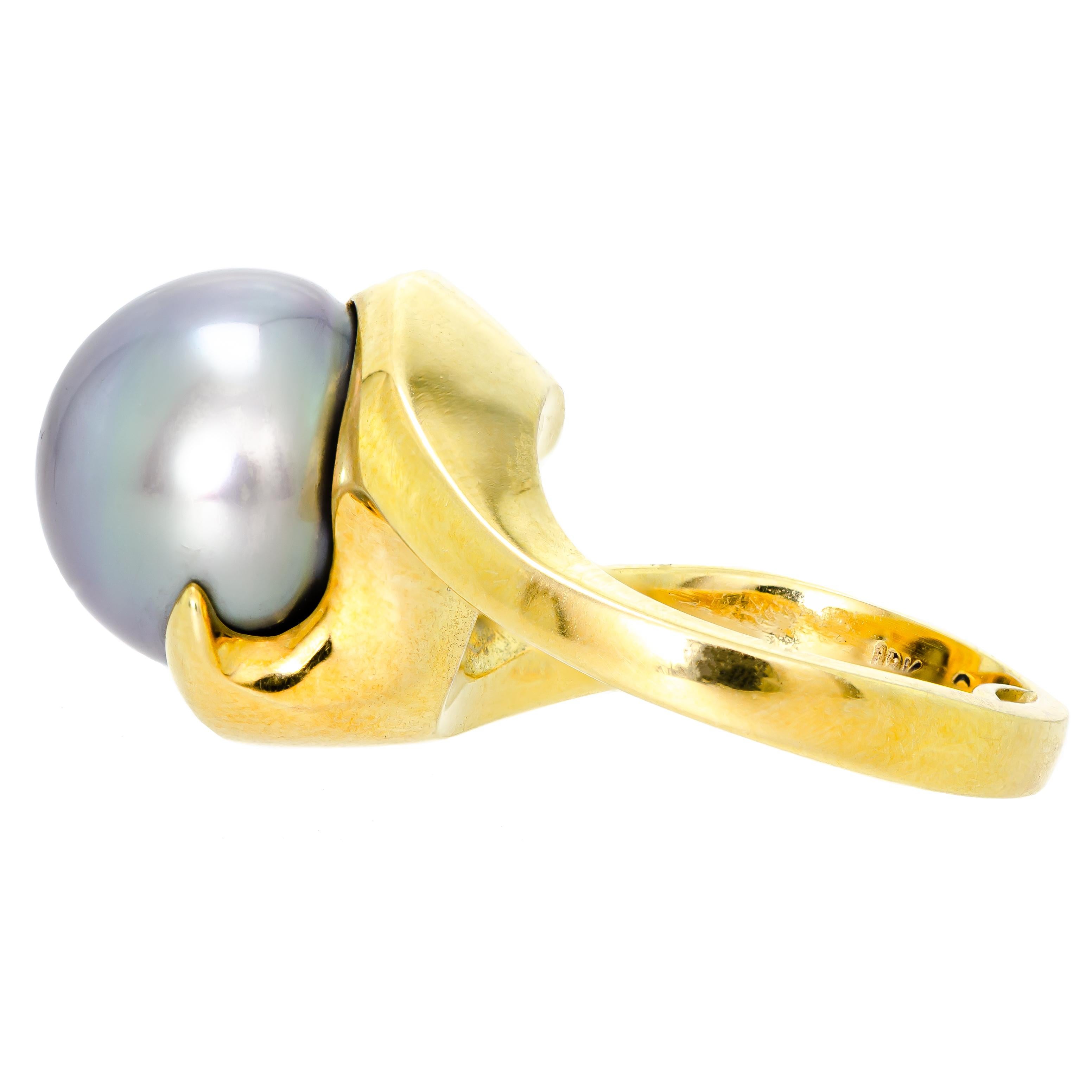 Bague en or jaune 18k, perles noires et diamants en vente 2