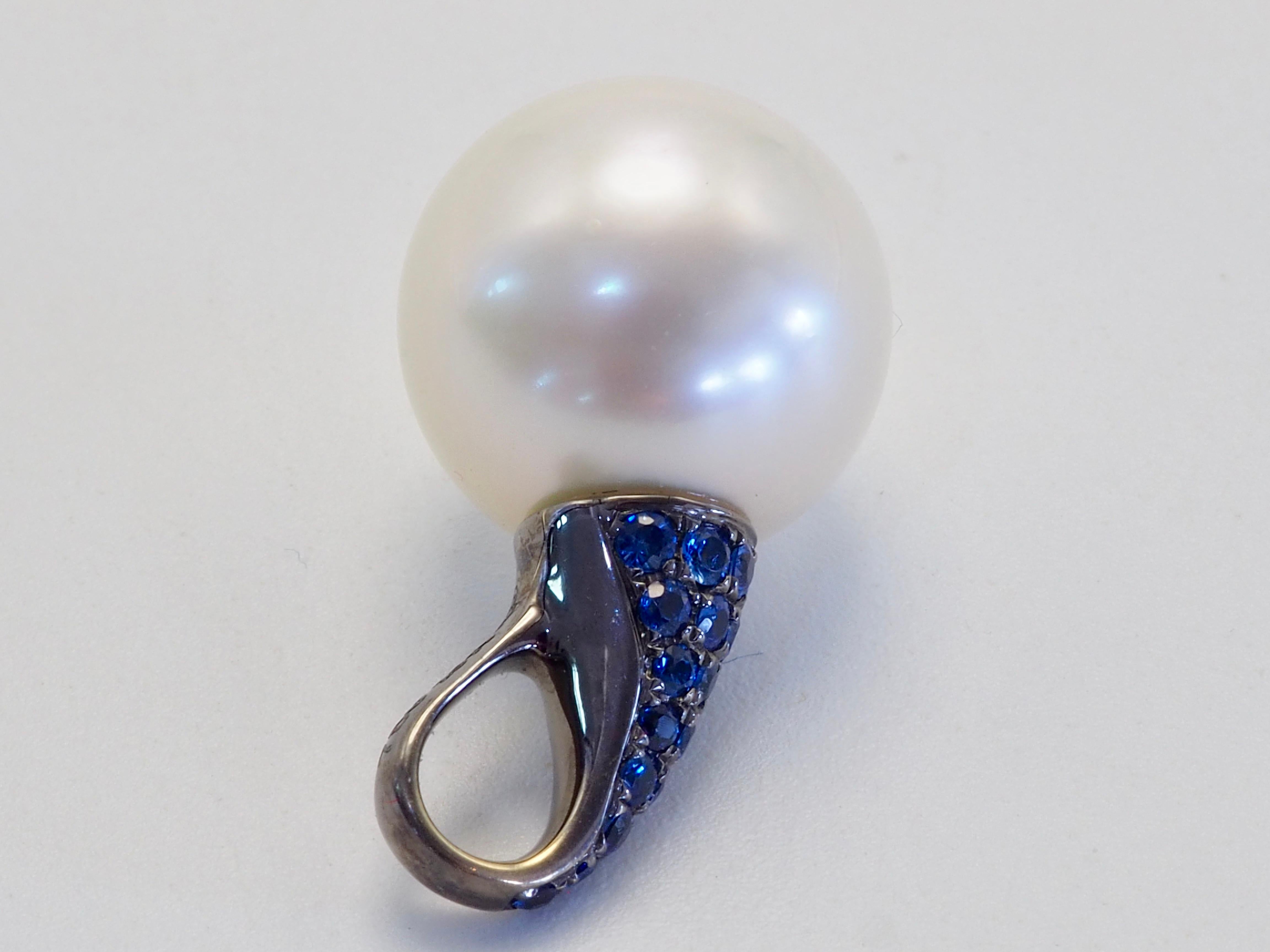 18K Black Rhodium Gold 12.2mm White South Sea Pearl & 0.35 Blue Sapphire Pendant In New Condition For Sale In เกาะสมุย, TH