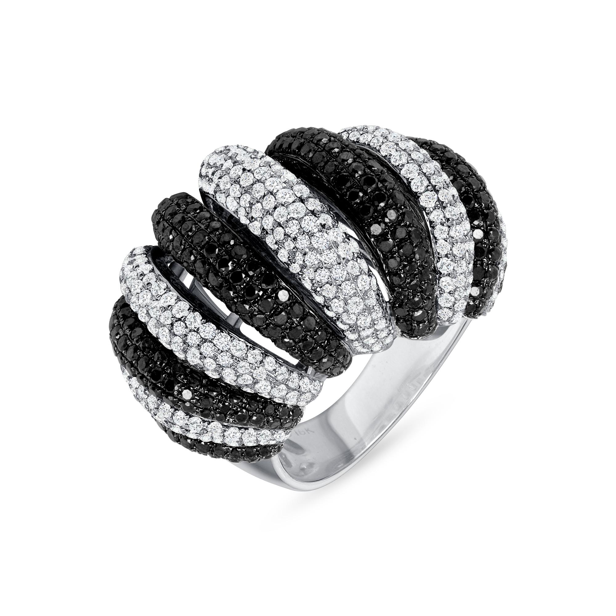 Round Cut 18K Black & White Genuine Diamond Ring For Sale