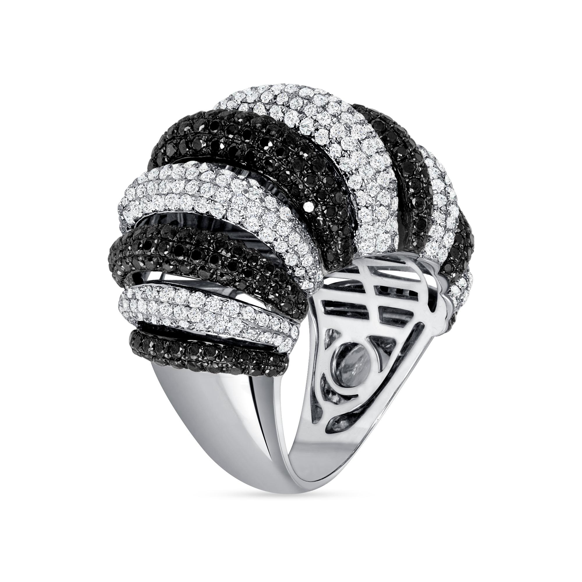 18K Black & White Genuine Diamond Ring In New Condition For Sale In Beverly Hills, CA