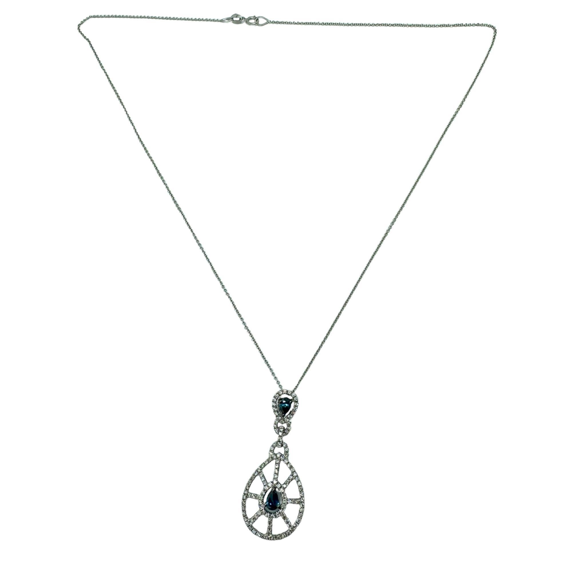 18k Blue and White Diamond Pendant Necklace In Good Condition For Sale In New York, NY