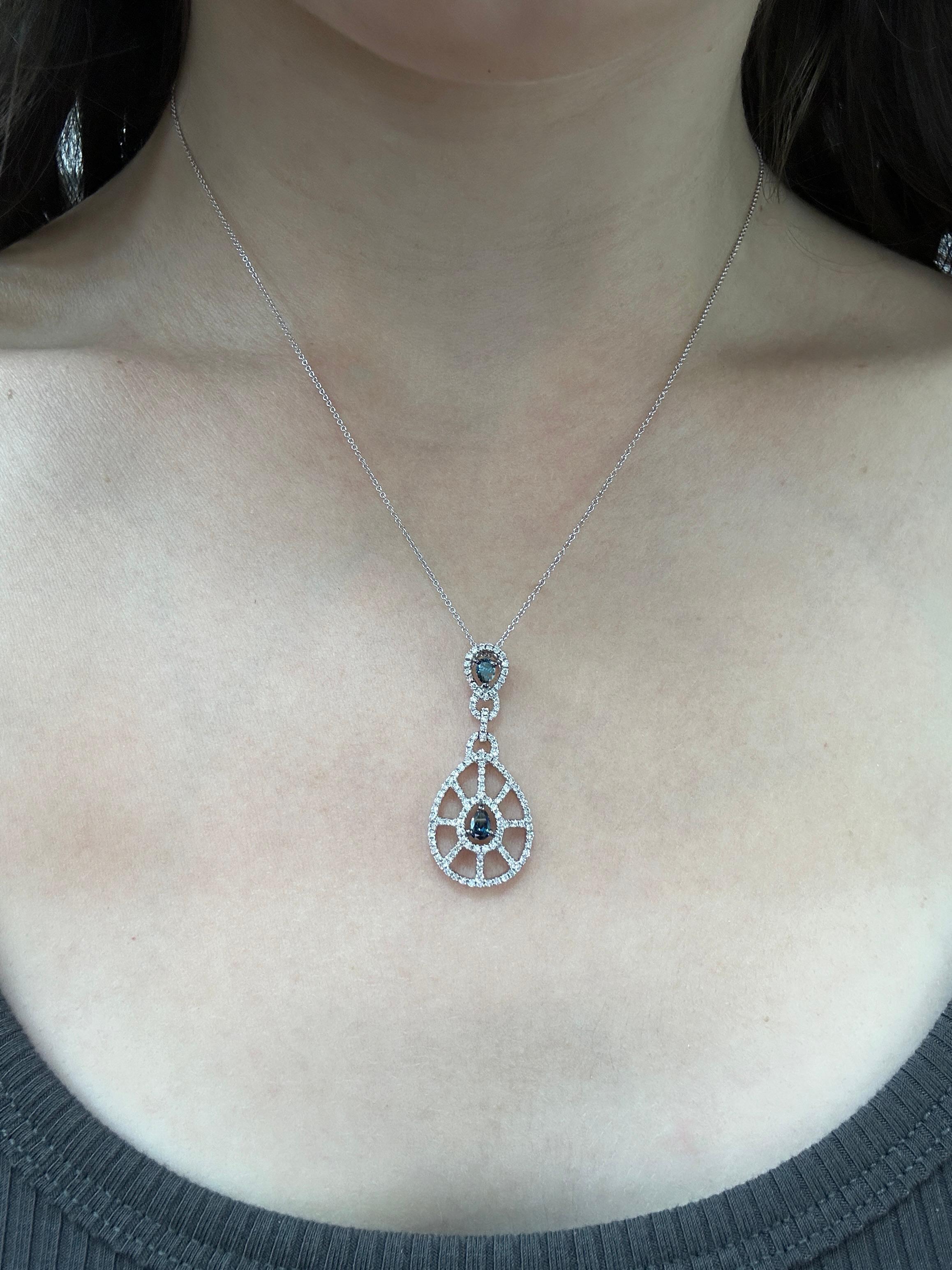 18k Blue and White Diamond Pendant Necklace For Sale 1