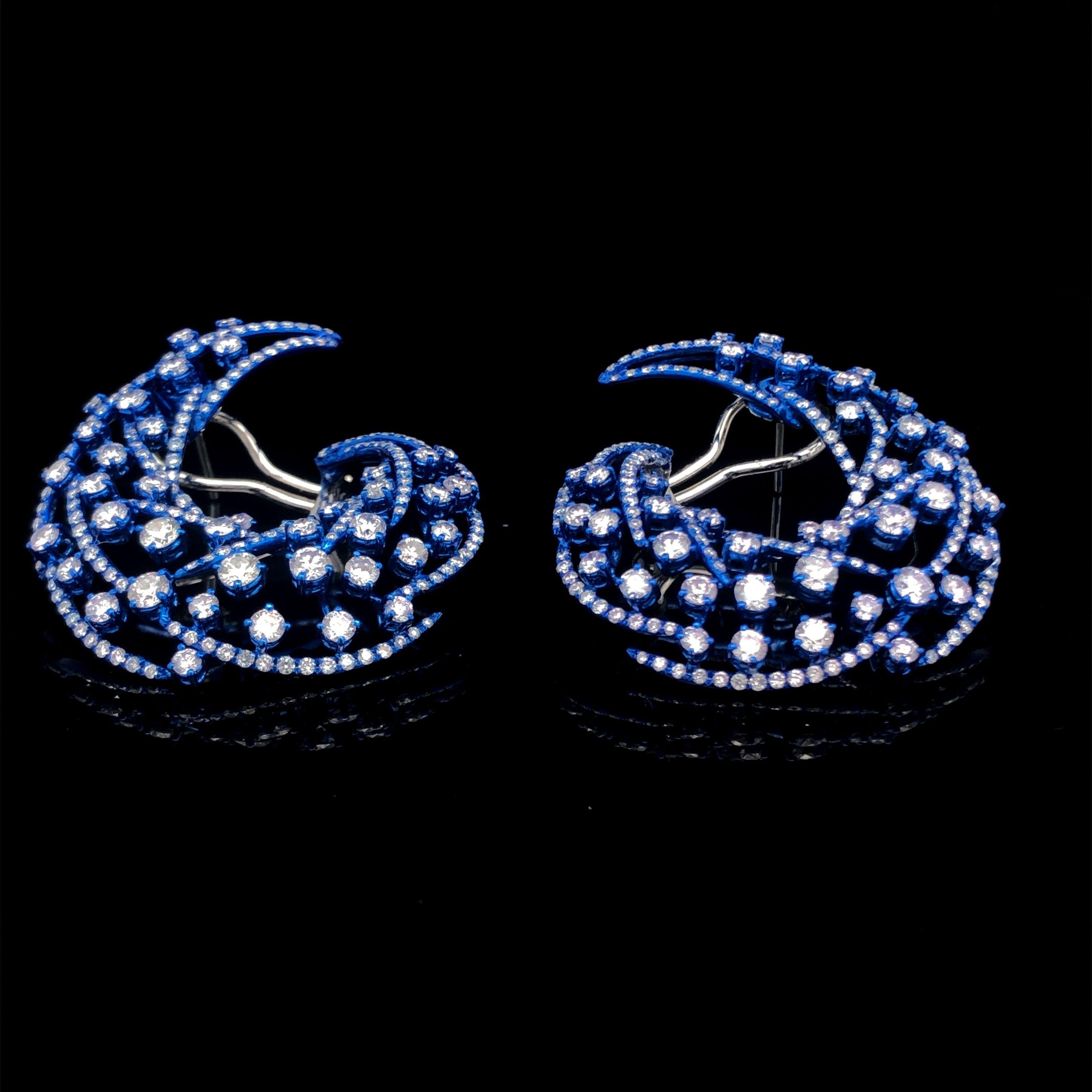 Round Cut 18K Blue Electrophoretic Coating 7.90 CT Diamond Semi-Hoop Earring For Sale