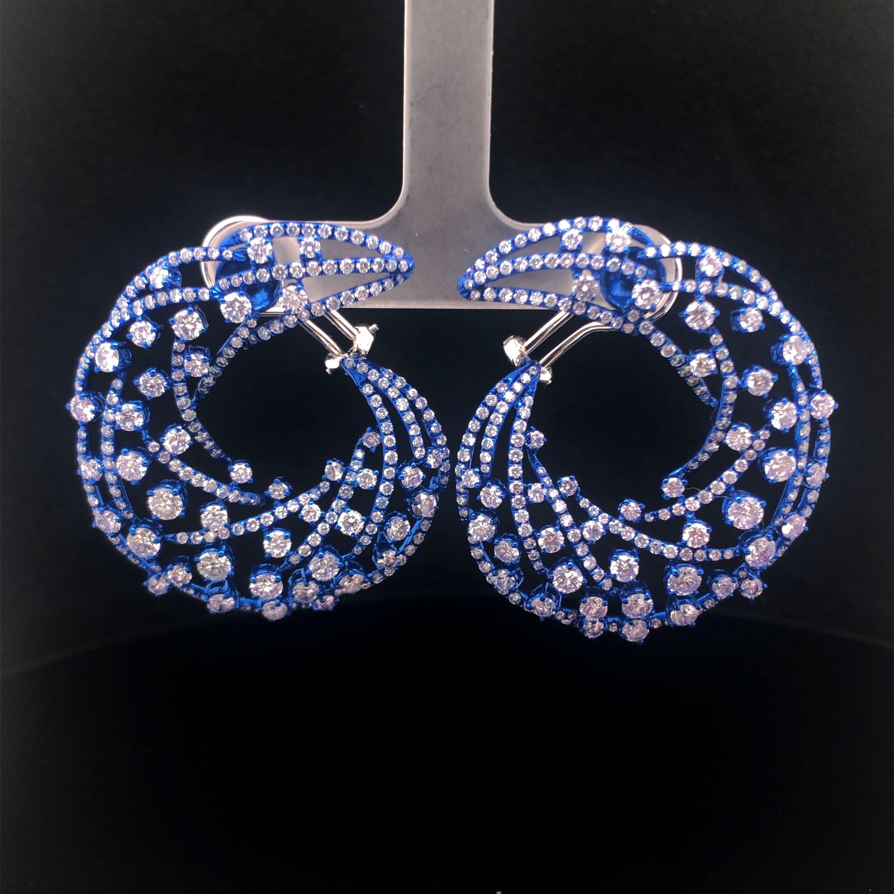 18 Karat Blauer Electrophoretic Coating 7,90 Karat Diamant-Ohrring mit Halbhoop im Angebot 2