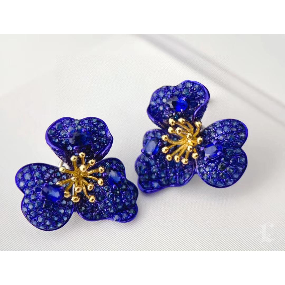 【Vine Symphony】Convertible Blue-Gold Blossom Sapphire & South Sea Pearl Earrings In New Condition For Sale In New York, NY