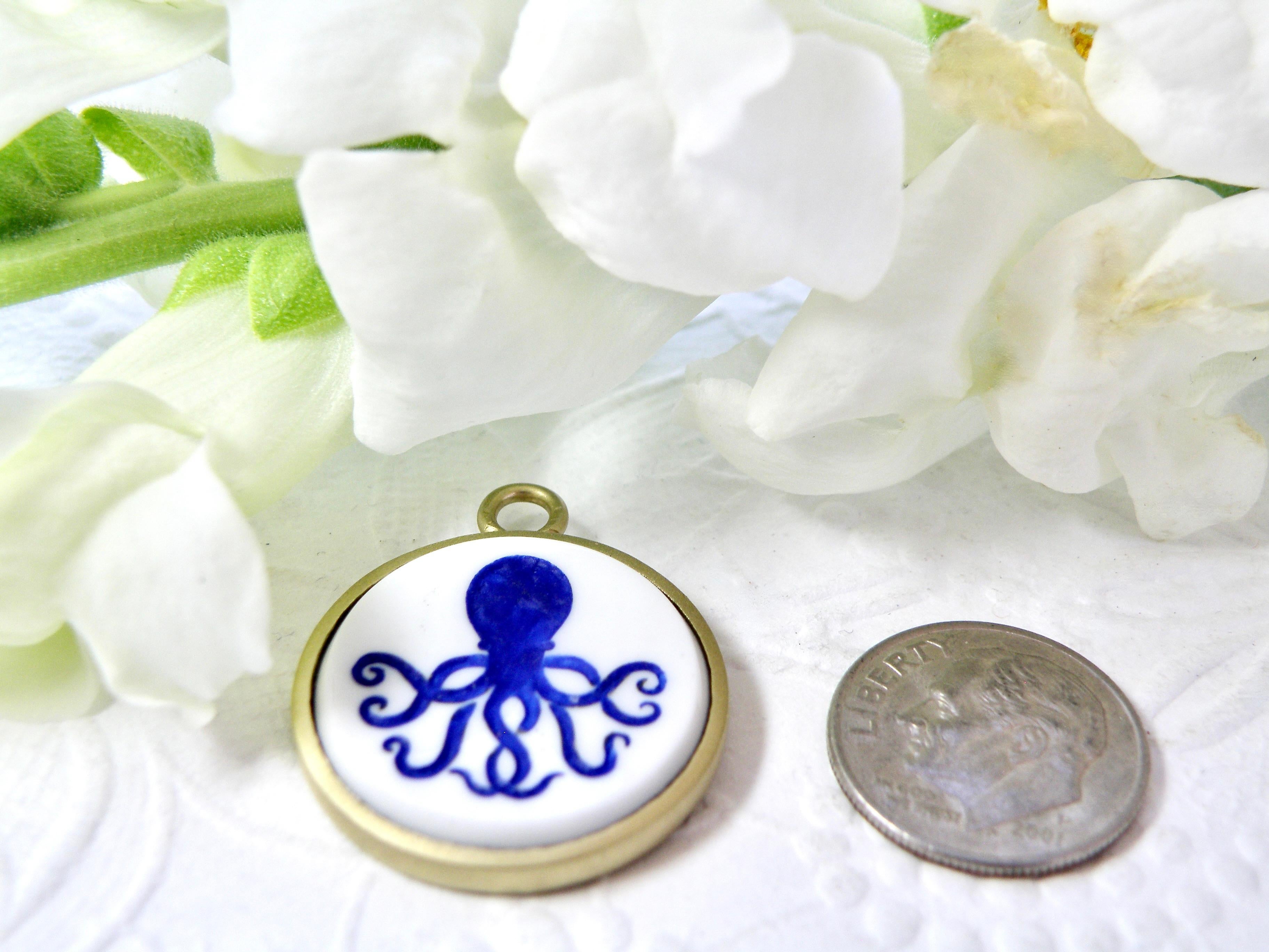 18k Blauer Octopus-Intaglio-Verstärker mit Saphirbügel für Damen oder Herren im Angebot