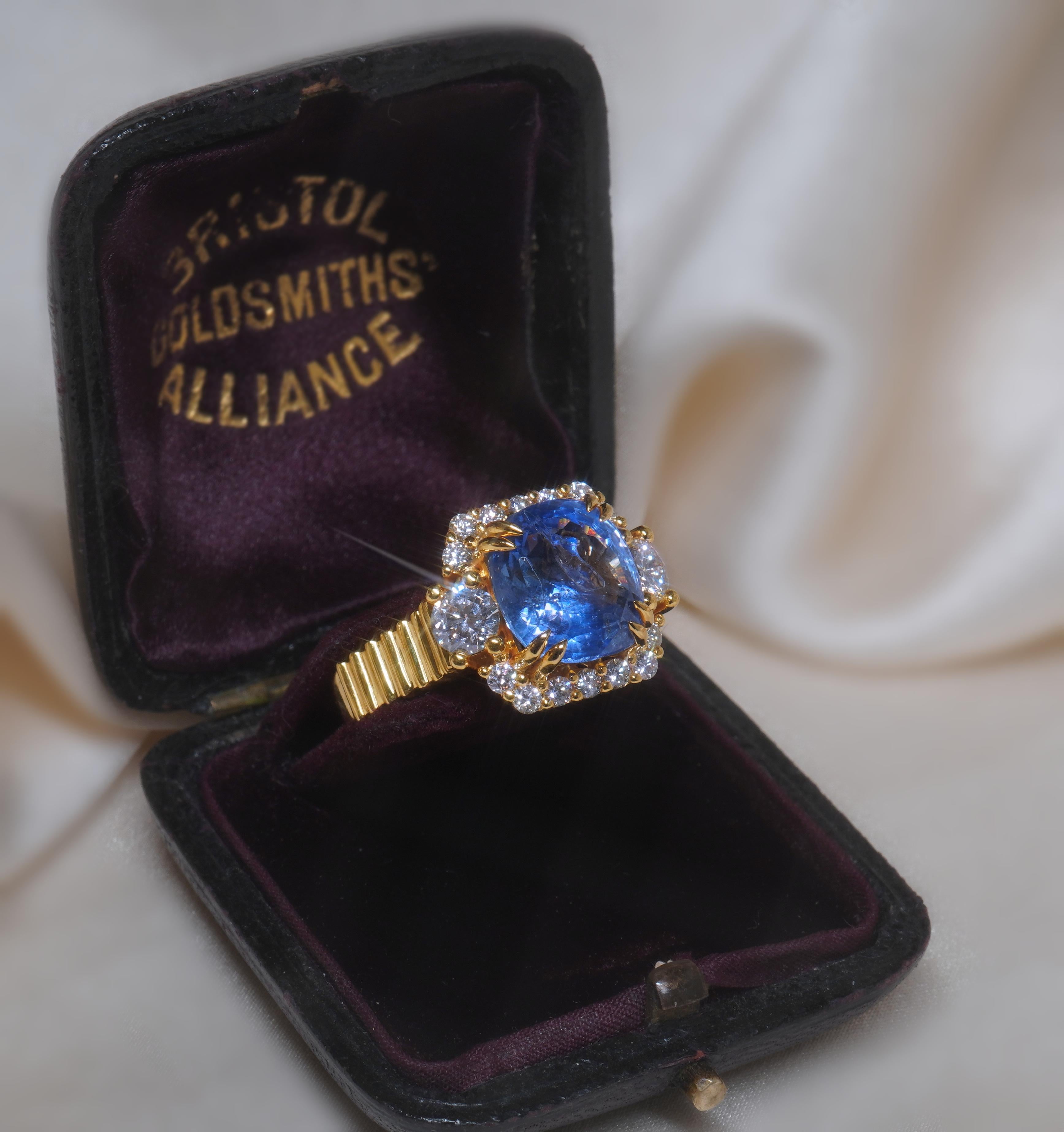 Bague de fiançailles vintage de 4,96 carats avec saphir bleu 18 carats non chauffé GIA, certifiée VS en vente 5