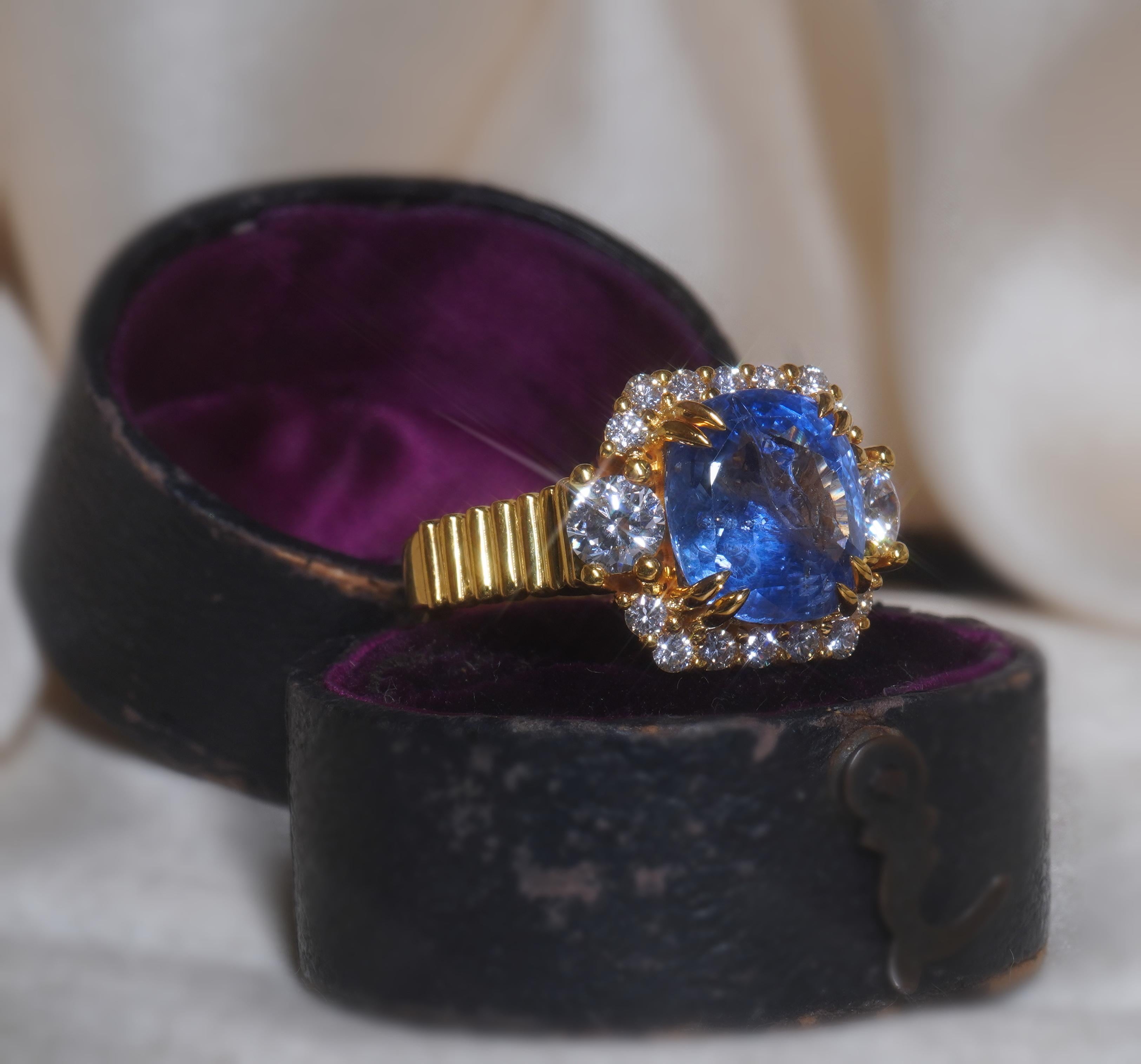 Bague de fiançailles vintage de 4,96 carats avec saphir bleu 18 carats non chauffé GIA, certifiée VS Pour femmes en vente
