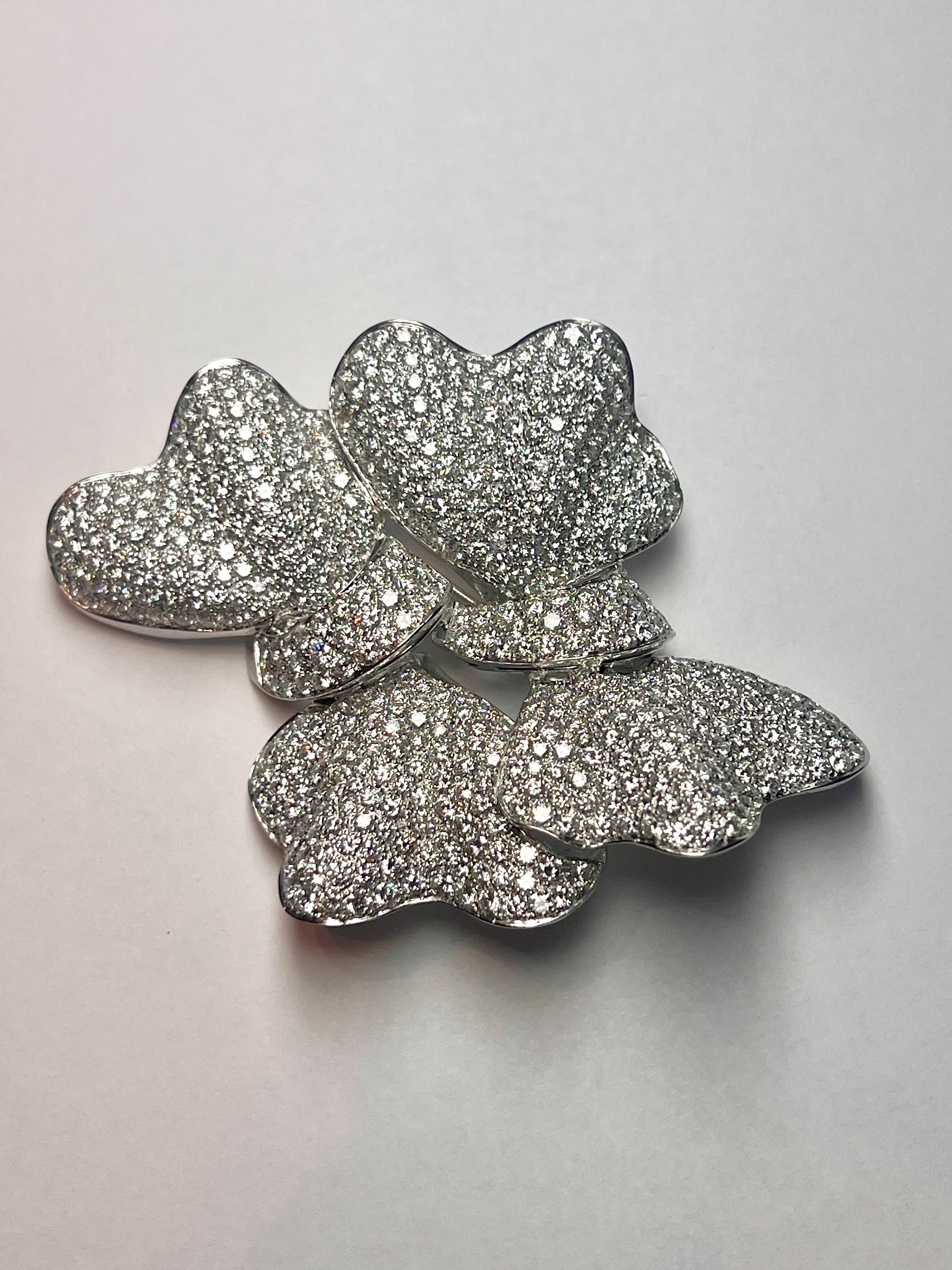 Brilliant Cut 18K Bow Brooch For Sale