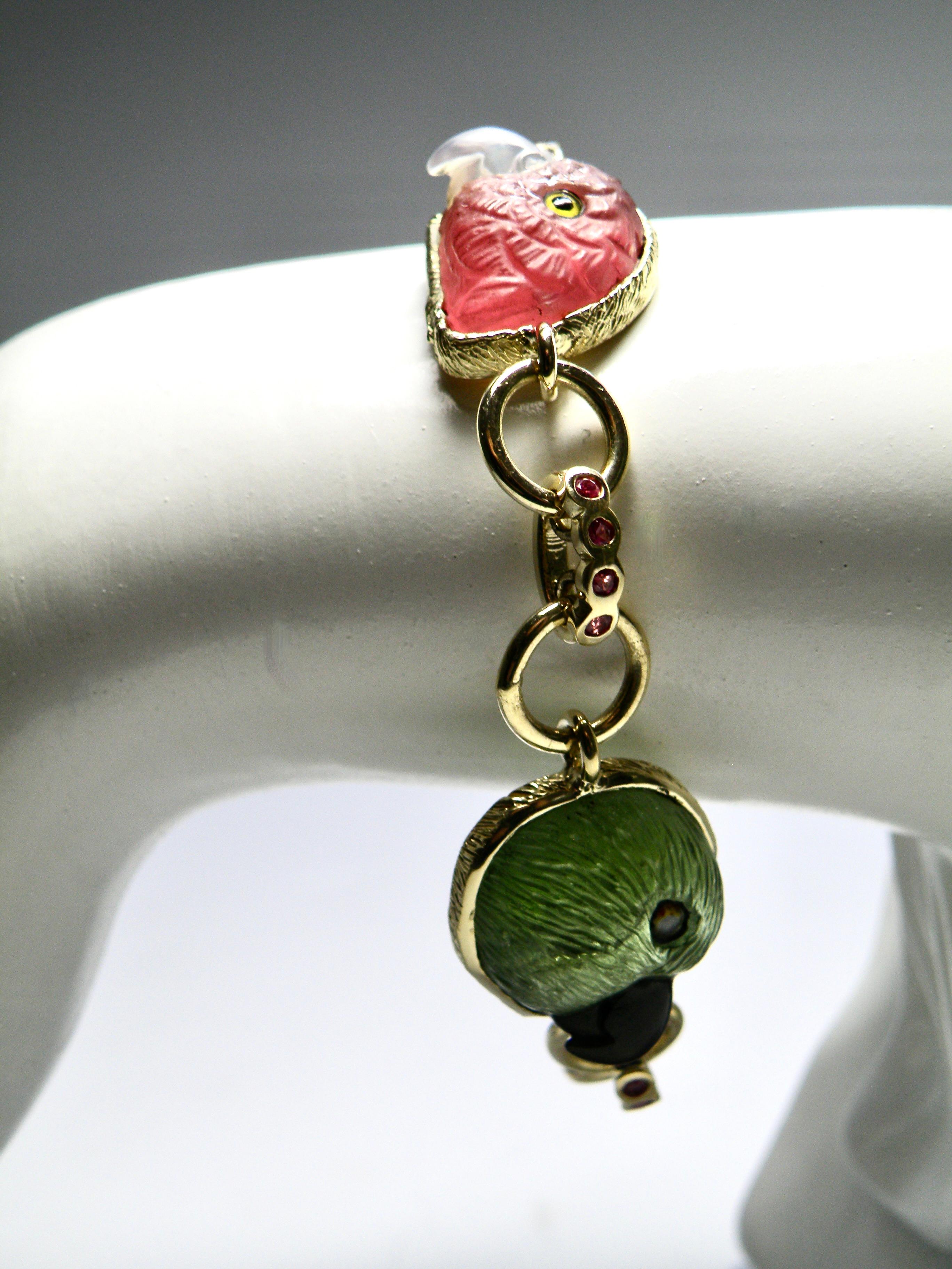Taille mixte Bracelet 18 carats avec têtes de perroquet en tourmaline/perroquet rose en vente