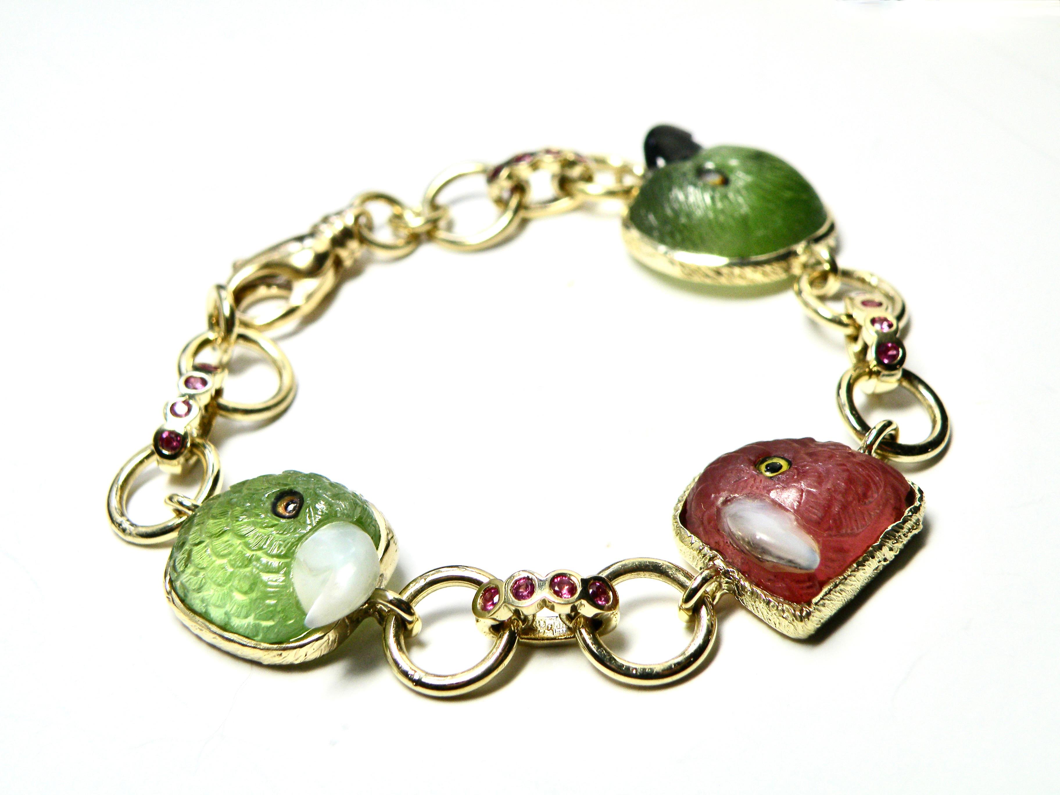 Bracelet 18 carats avec têtes de perroquet en tourmaline/perroquet rose Unisexe en vente
