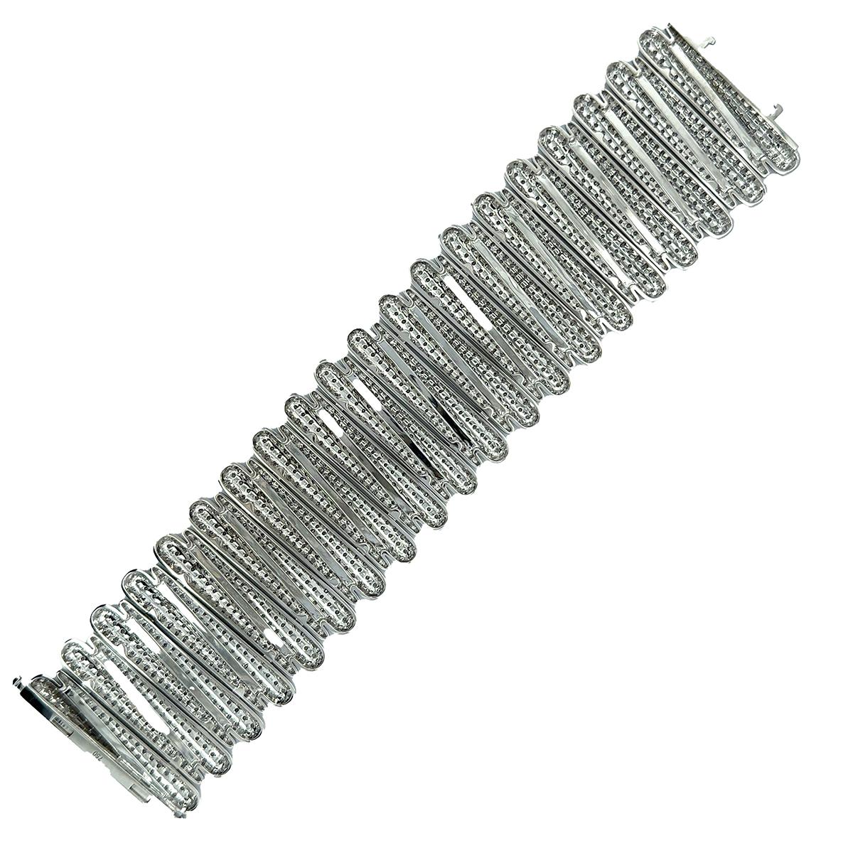 Bracciale 18k con 45,06 carati di diamanti in vendita 2