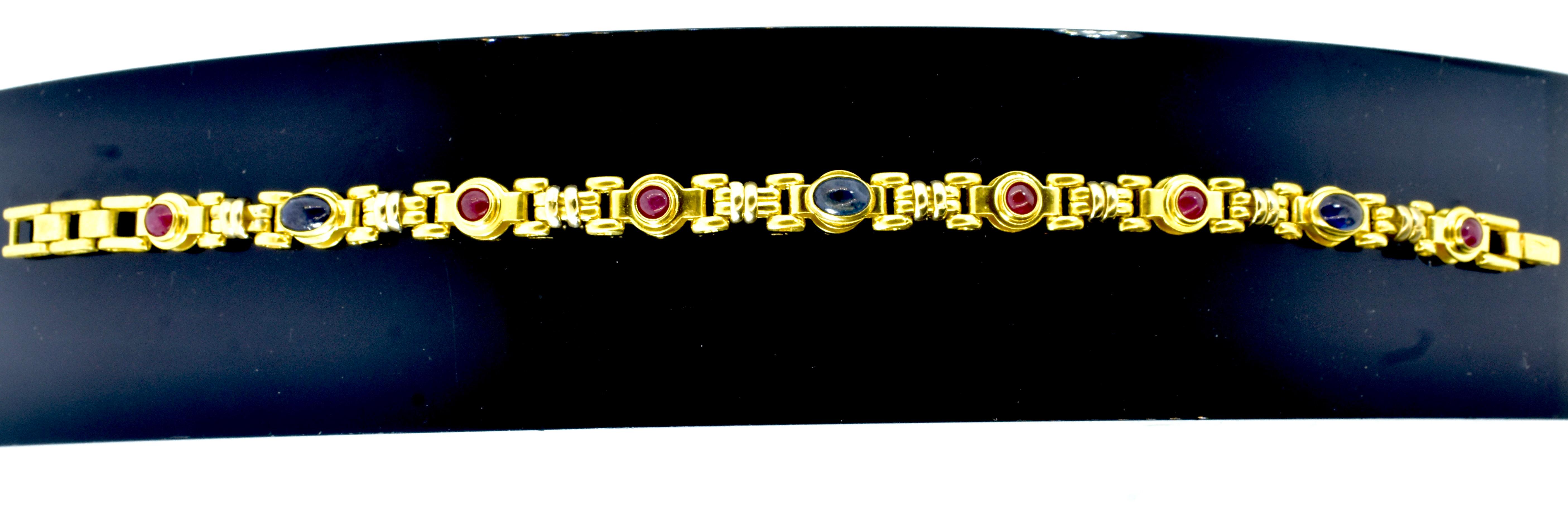 Bracelet 18 carats avec saphirs et rubis, maillon complexe souple et inhabituel. en vente 2