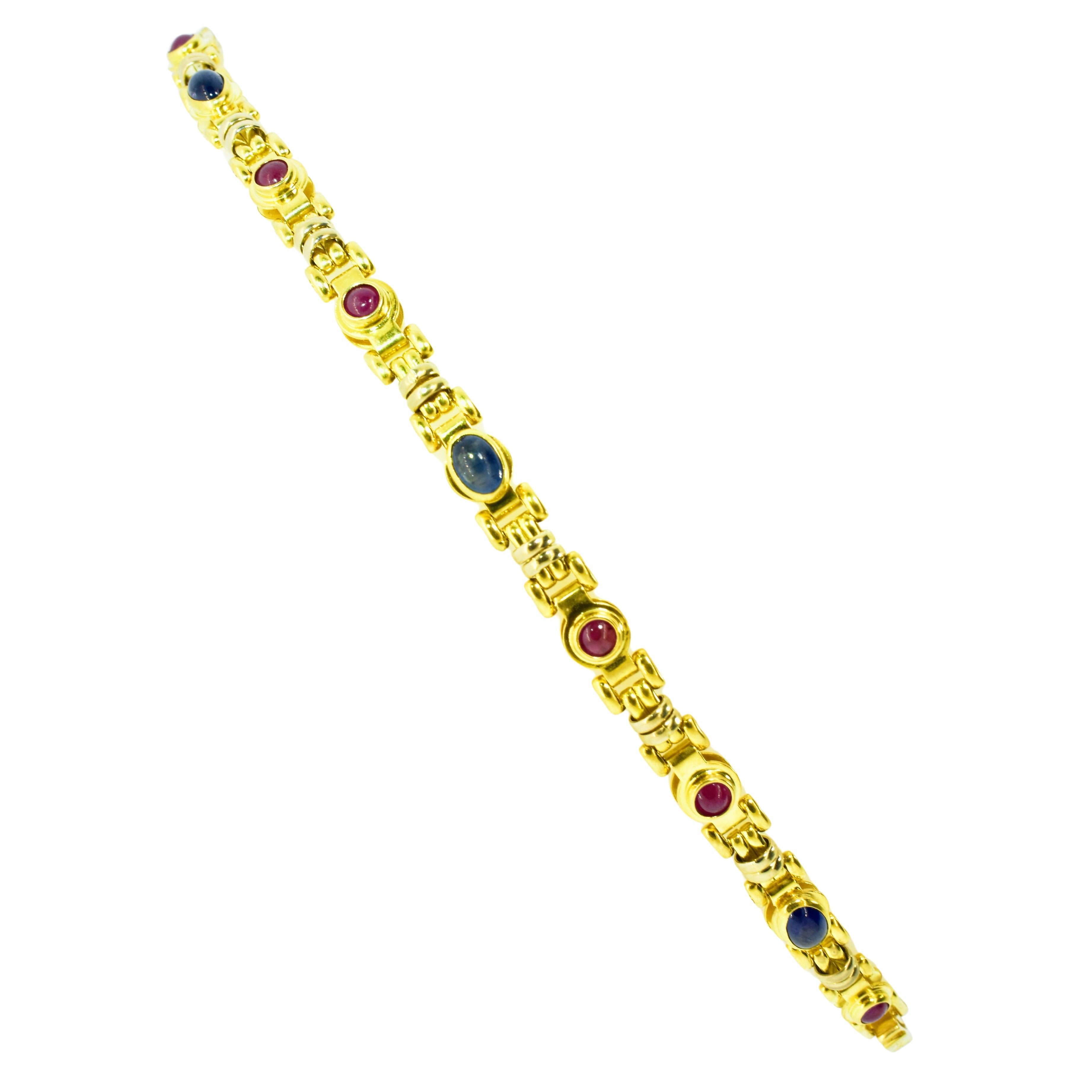 Bracelet 18 carats avec saphirs et rubis, maillon complexe souple et inhabituel. en vente