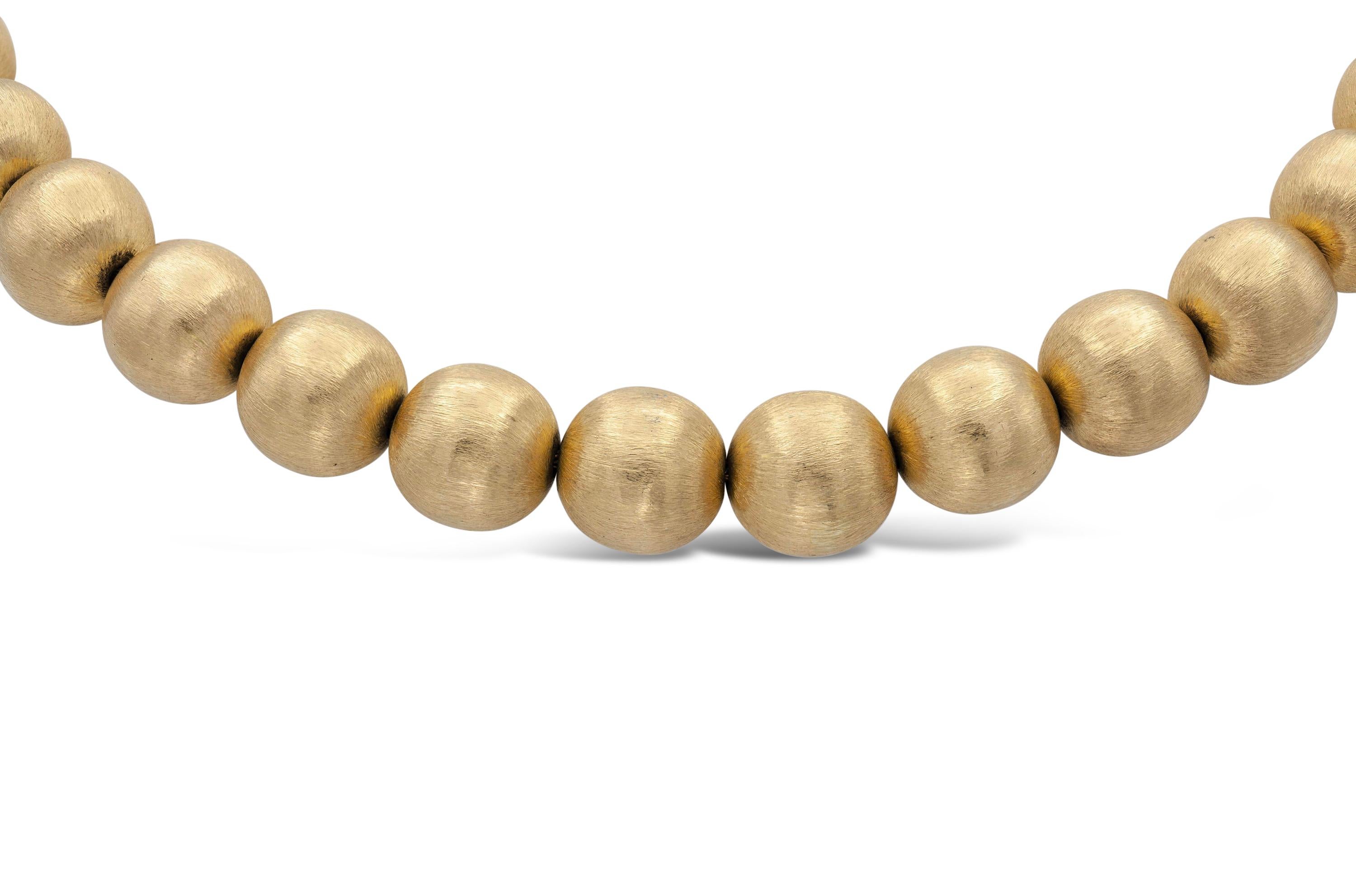 18K Gebürstetes Gold Perlen Halskette im Zustand „Gut“ im Angebot in New York, NY