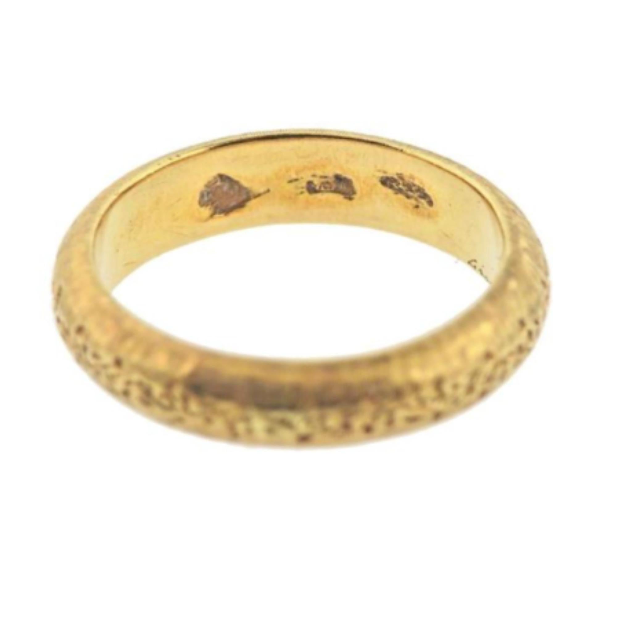 Precioso anillo de oro de 18 quilates, talla 6 1/2, que mide 4,5 mm de ancho. Con la marca Gianmaria Buccellati Italia 18k. El peso es de 6,2 gramos.



Garantía de autenticidad: Todos nuestros artículos están garantizados como auténticos artículos