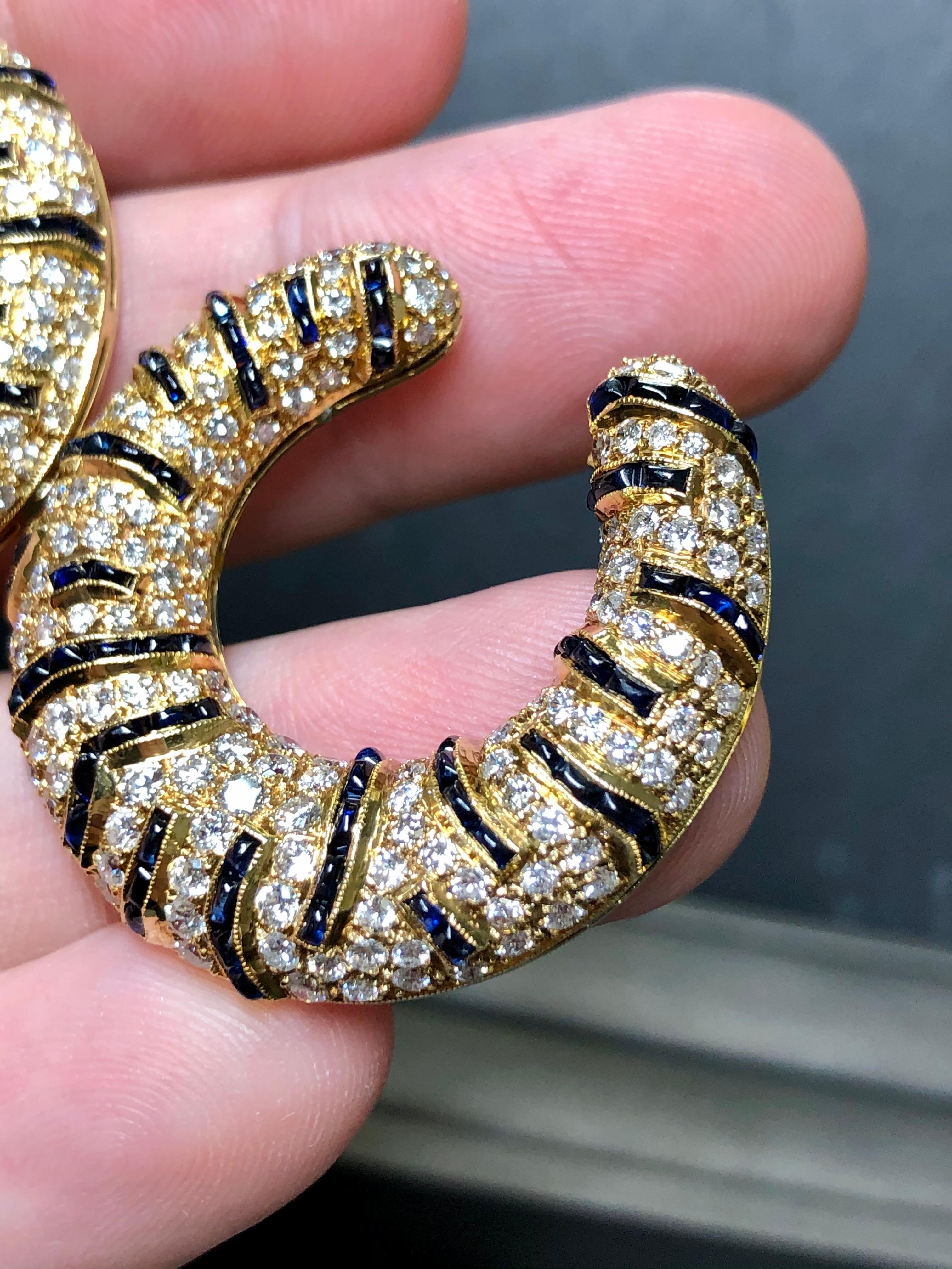 Boucles d'oreilles en or 18 carats avec saphirs et diamants, dos à l'avant 11,85 carats poids total F Vs en vente 4