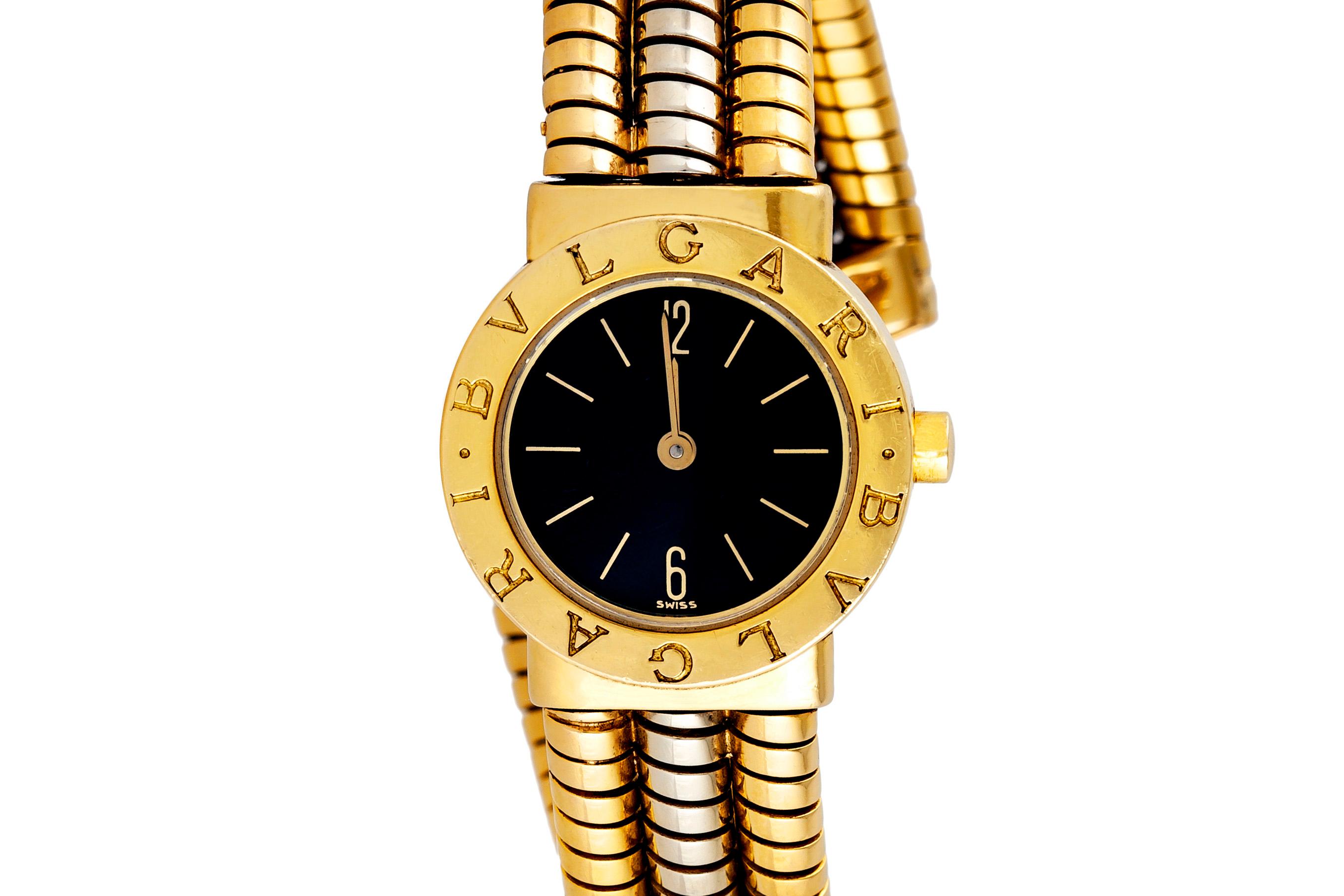 Die Uhr ist fein in 18k Gold gefertigt. Signiert von Bvlgari. Nr. BB232T-F2637.