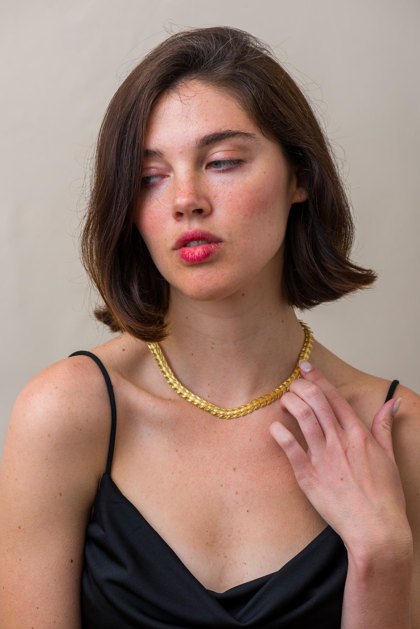 18 Karat byzantinische Gold Lorbeer-Halskette im Angebot 1