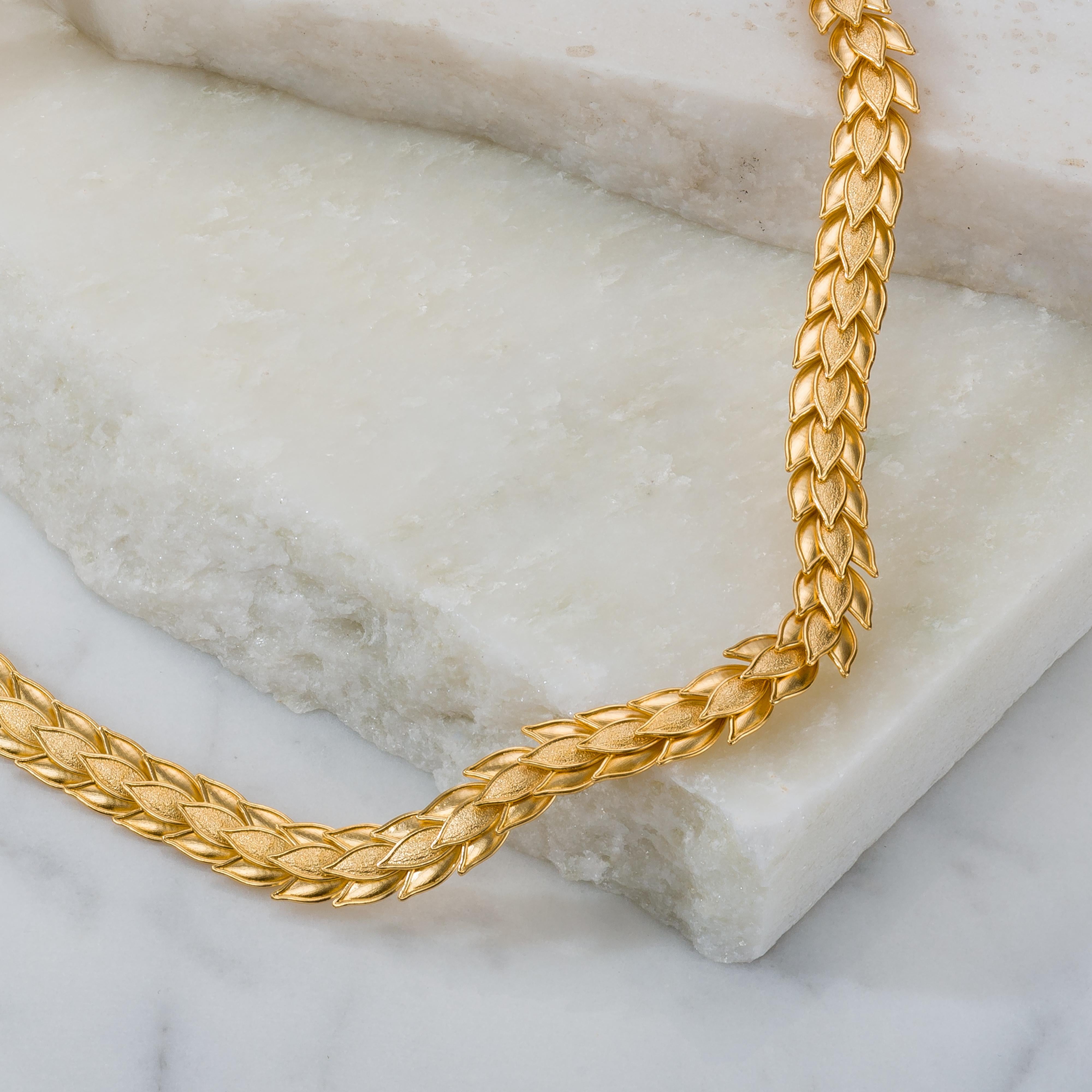 18 Karat byzantinische Gold Lorbeer-Halskette im Zustand „Neu“ im Angebot in Athens, GR
