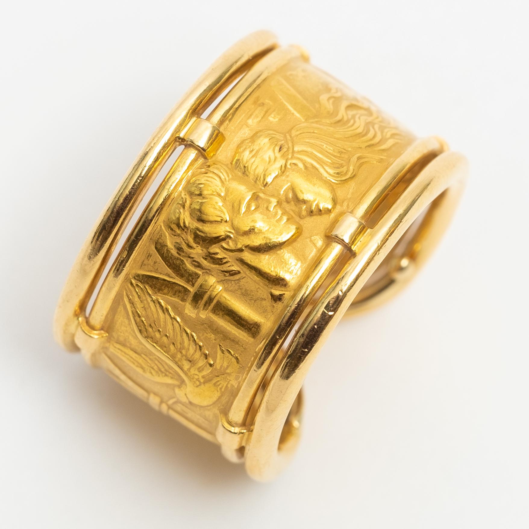 18K Carrera y Carrera Signed Romeo and Juliet Gold Ring. Ring Size 5. Weight 7 grams, Very Good condition. Marked 750, CC