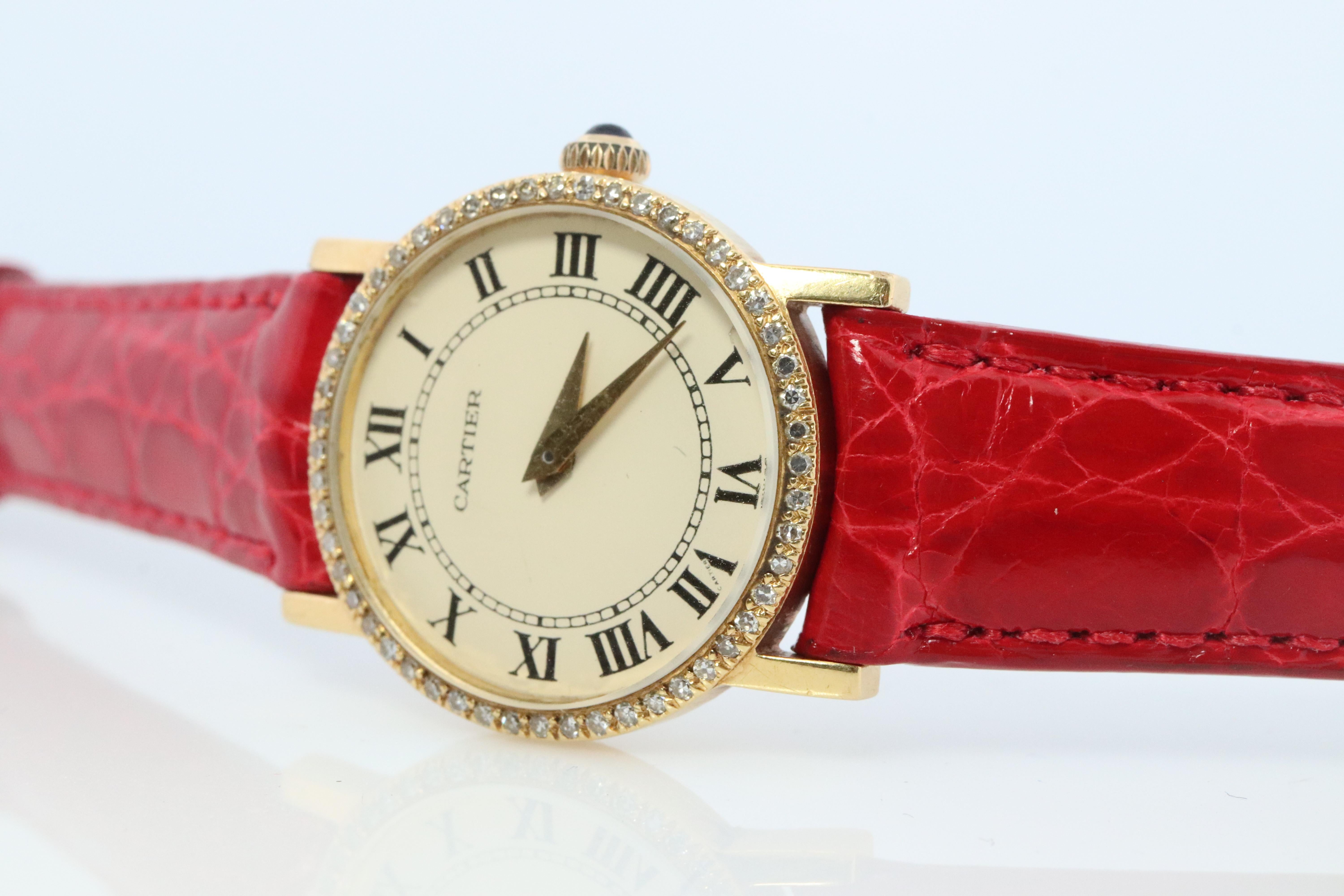 Echte Cartier Uhr in Collaboration mit Baume Mercier.

18k Solid Gold Fall mit voller Diamant-Lünette.

Das manuelle Uhrwerk ist von Baume Mercier.
ref 36669

Zustand: Lässt sich gut aufwickeln und funktioniert gut.

Neues