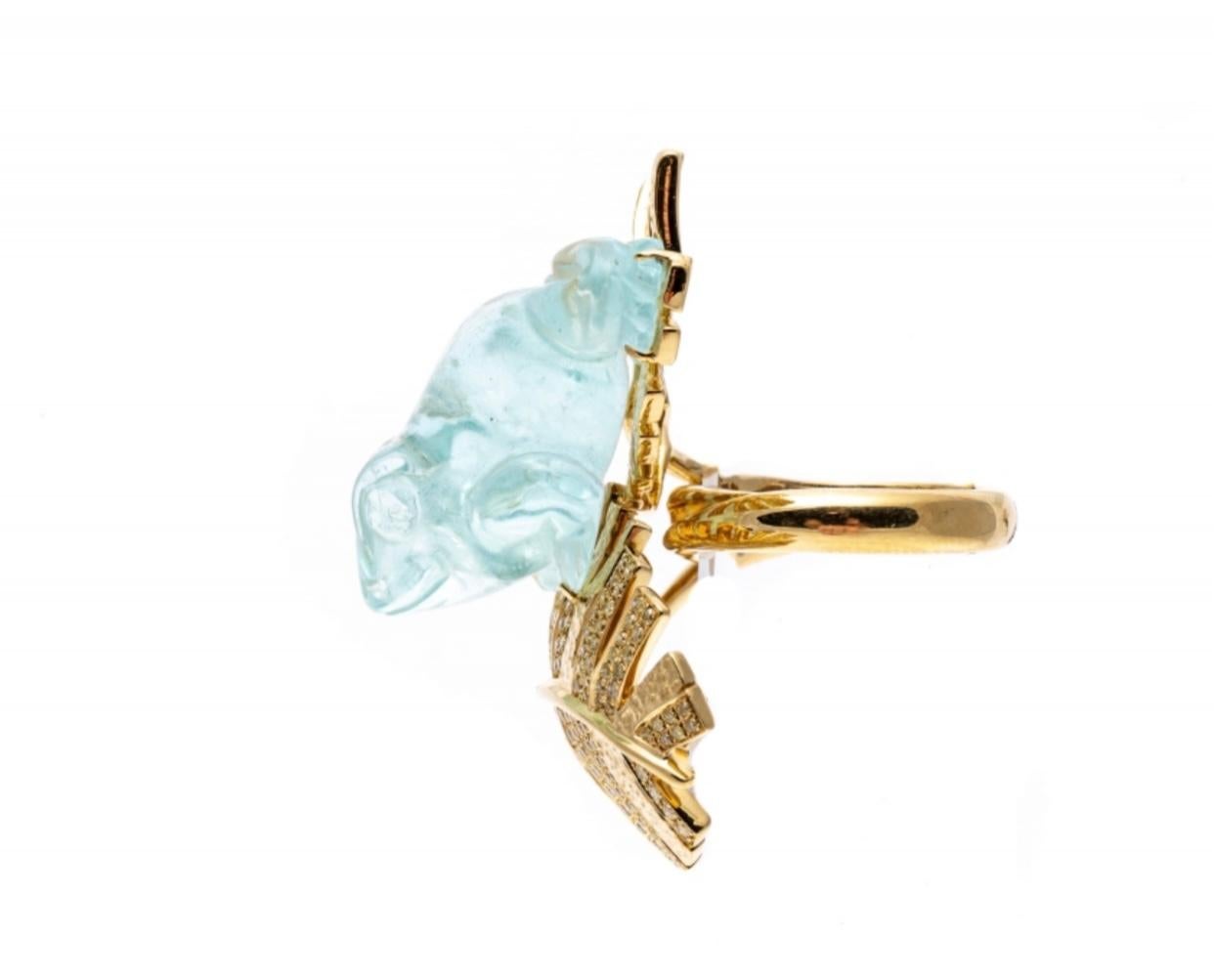 Contemporary 18K Yellow Gold Carved Figural Aquamarine Frog Ring with Diamonds, App. 0.60 TCW For Sale