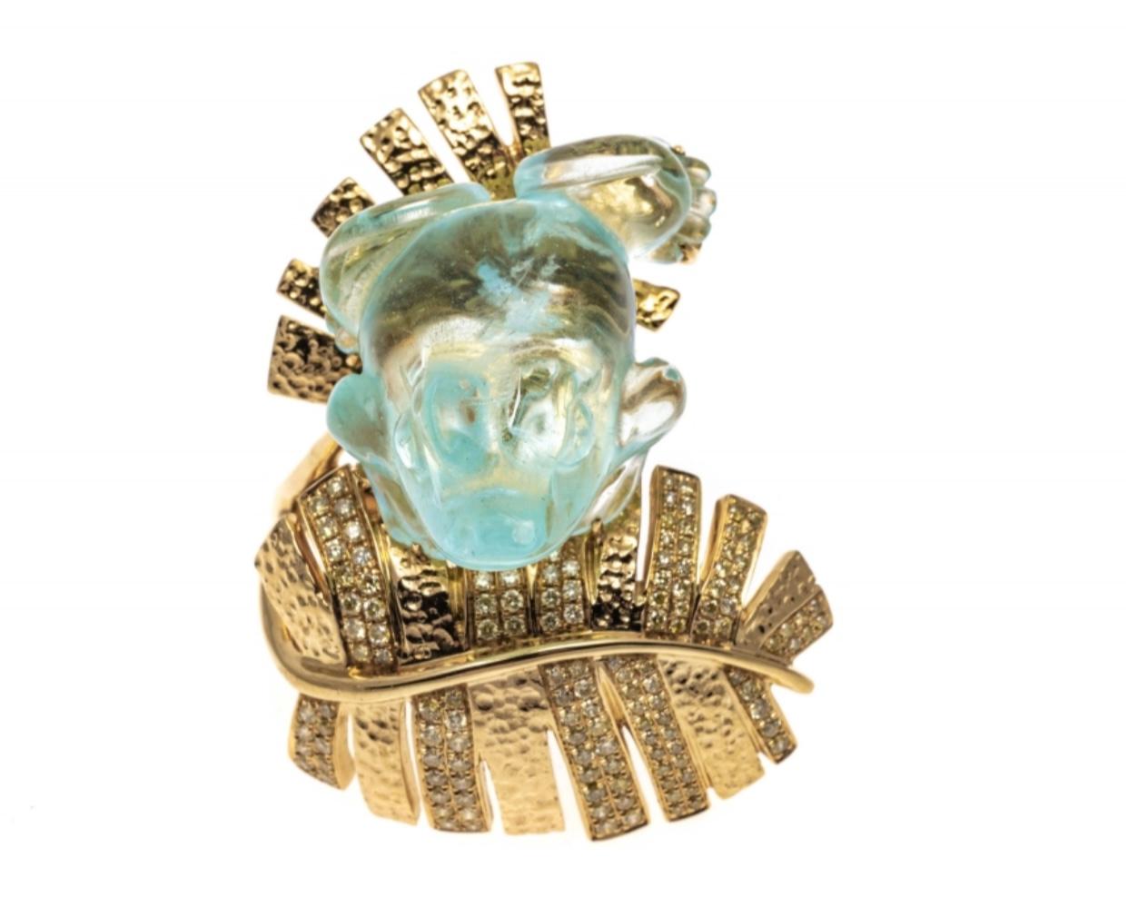 18K Yellow Gold Carved Figural Aquamarine Frog Ring with Diamonds, App. 0.60 TCW In Good Condition For Sale In Southport, CT