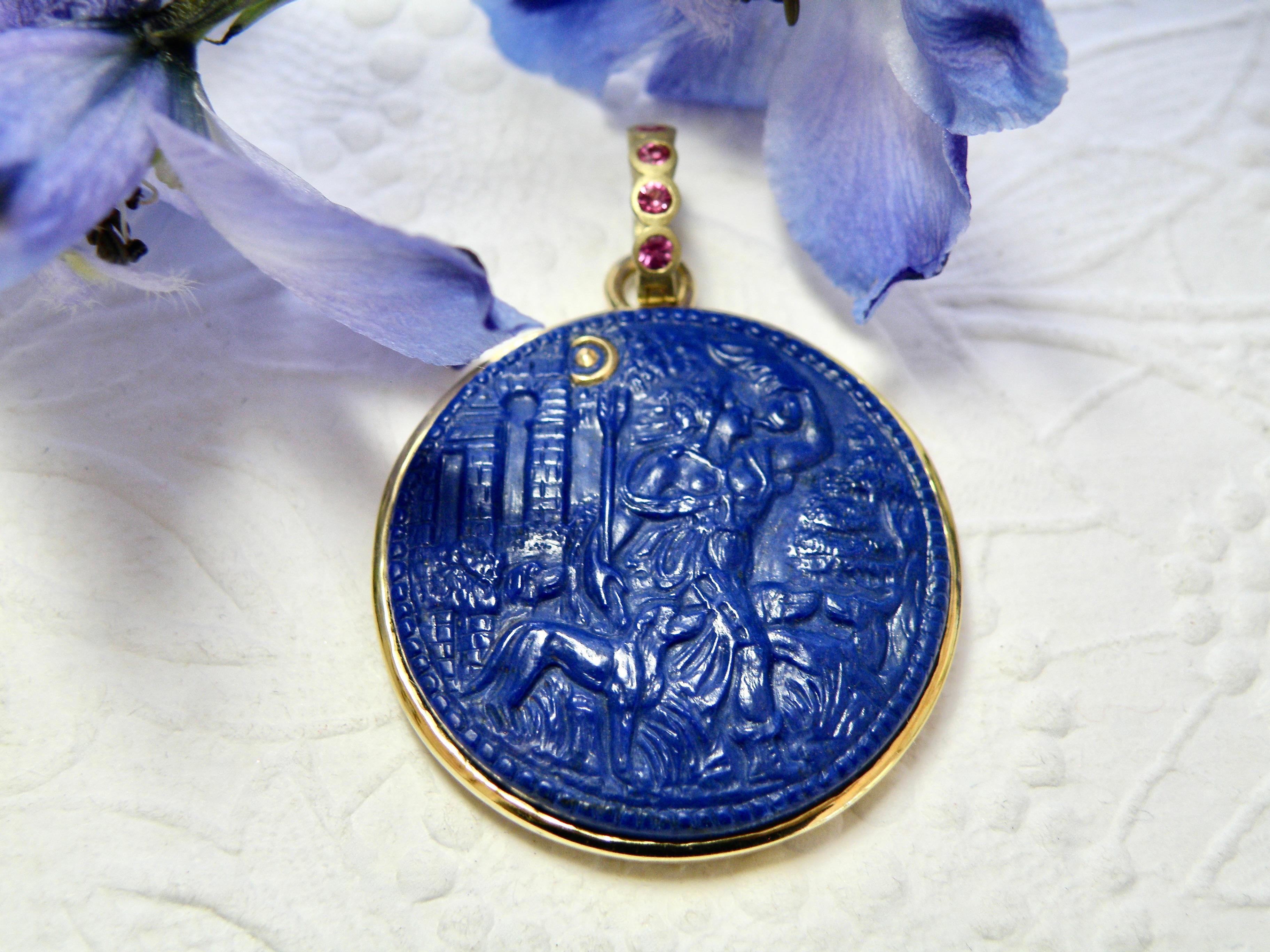 da uomo o donna 18k carved lapis goddess Diana pendant with sapphire bail in vendita