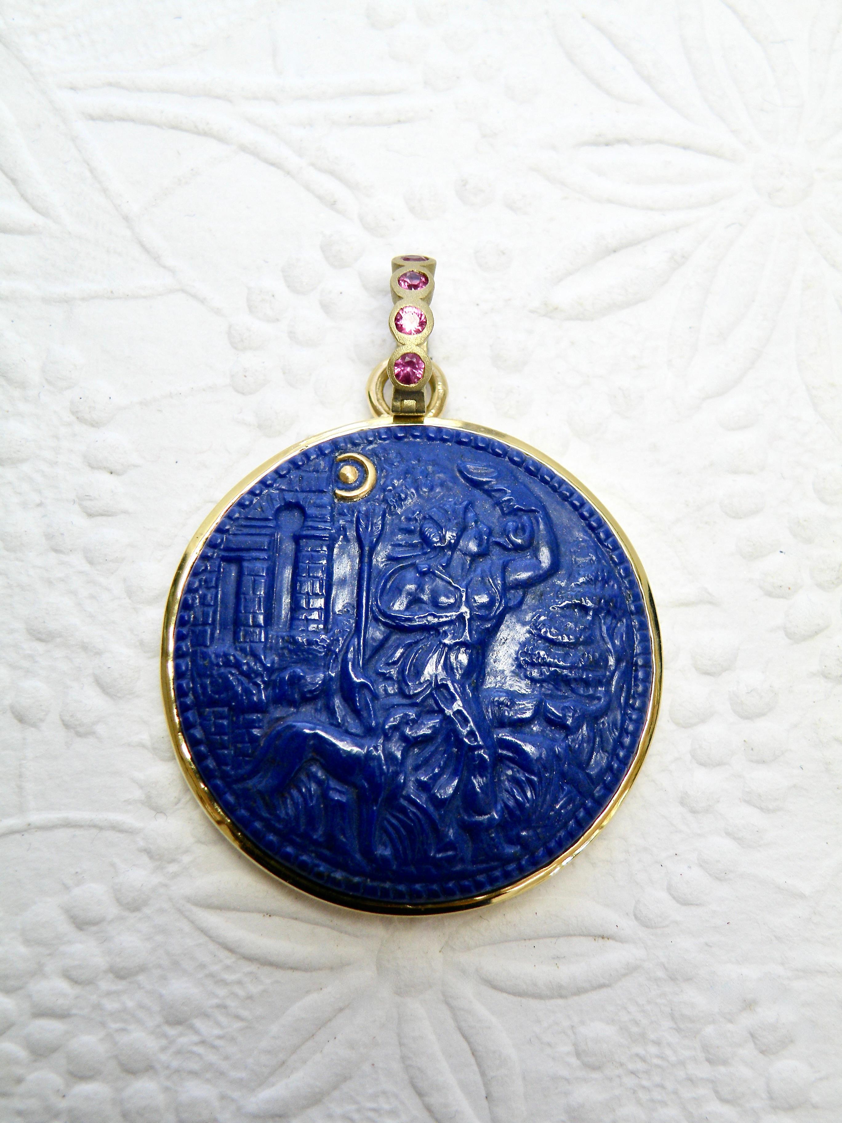 18k carved lapis goddess Diana pendant with sapphire bail in vendita 1