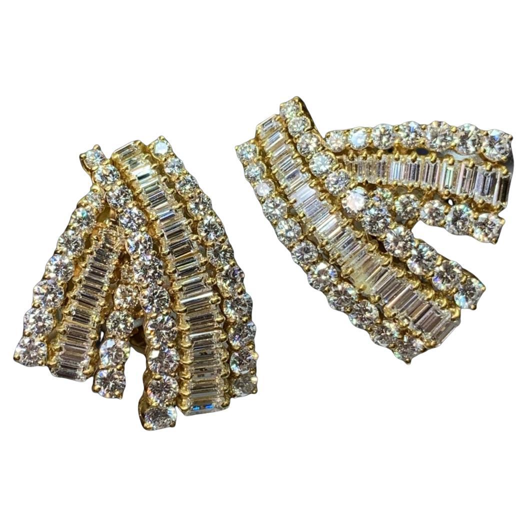 Orecchini a cascata in 18 carati con diamanti tondi a baguette grandi e abbracciati 11ctw G Vs