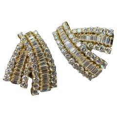 Orecchini a cascata in 18 carati con diamanti tondi a baguette grandi e abbracciati 11ctw G Vs