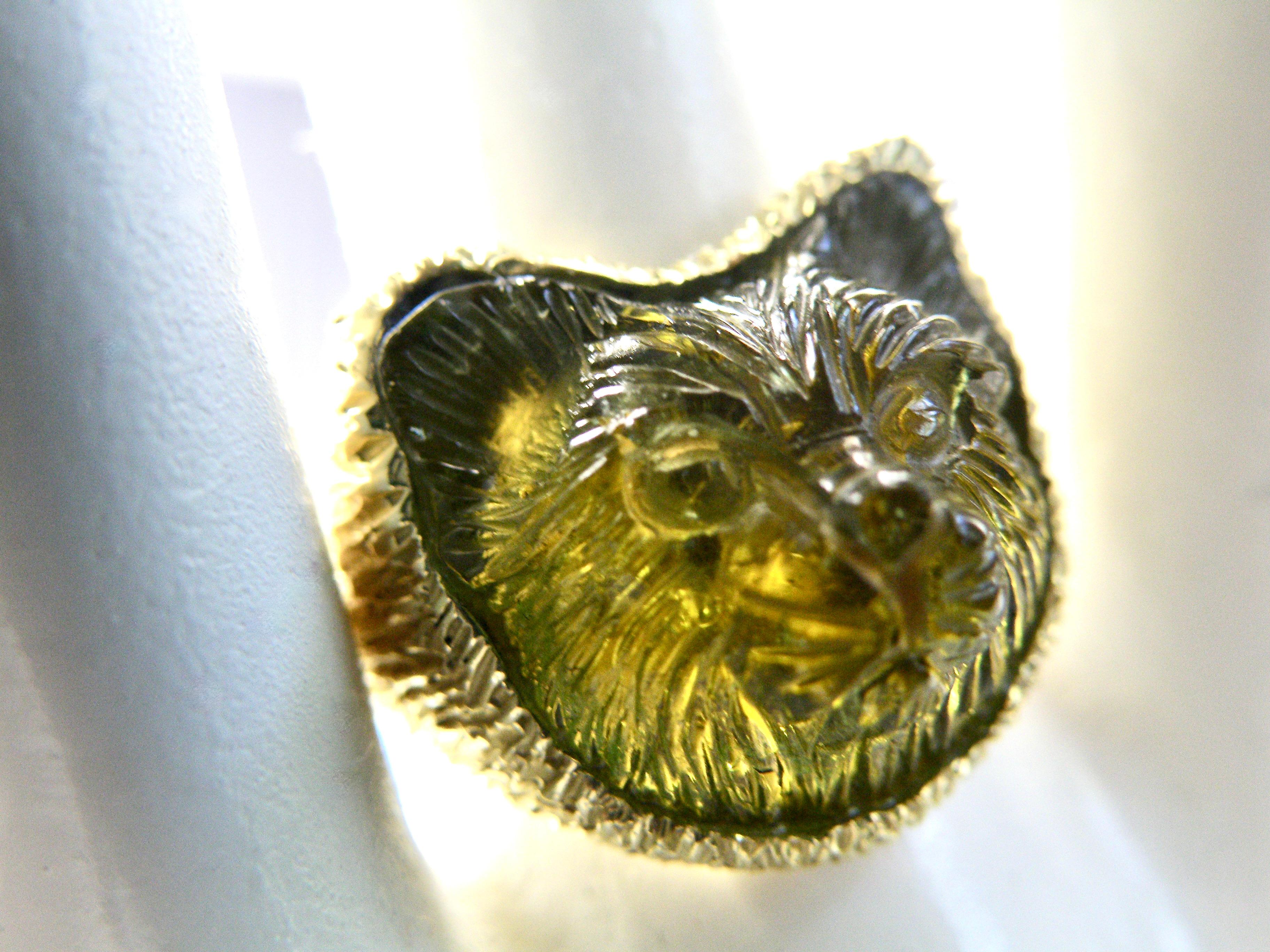 Contemporaneo Anello gatto 18k, tormalina verde intagliata in vendita