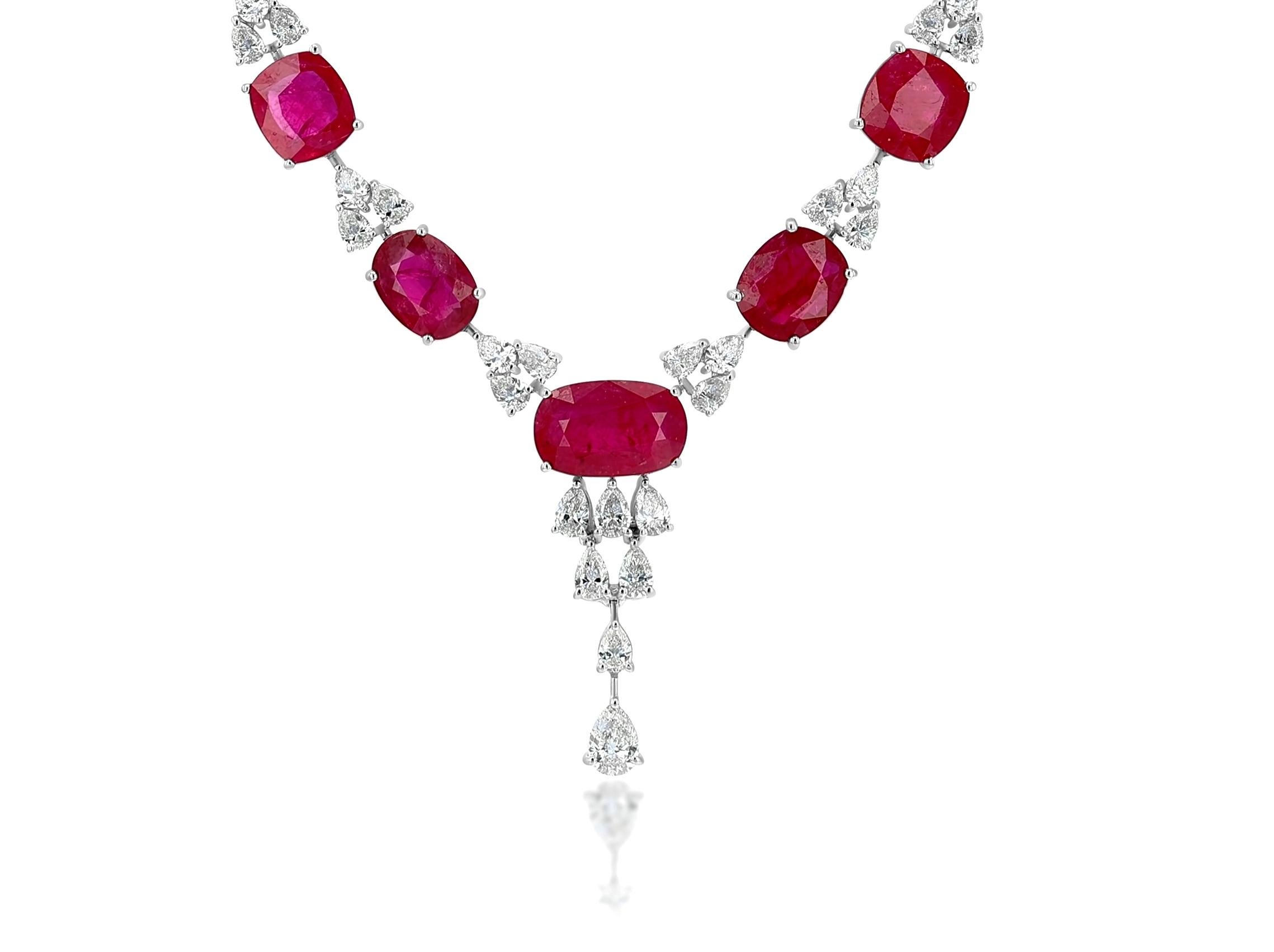 Articolo # 8249

Collana da donna in 18 carati con 6,12 carati di diamanti e 29,78 carati di rubini. 

Numerose pietre preziose ovali di colore rosso rubino incastonate in una collana in oro bianco con numerosi diamanti quasi incolori a forma di