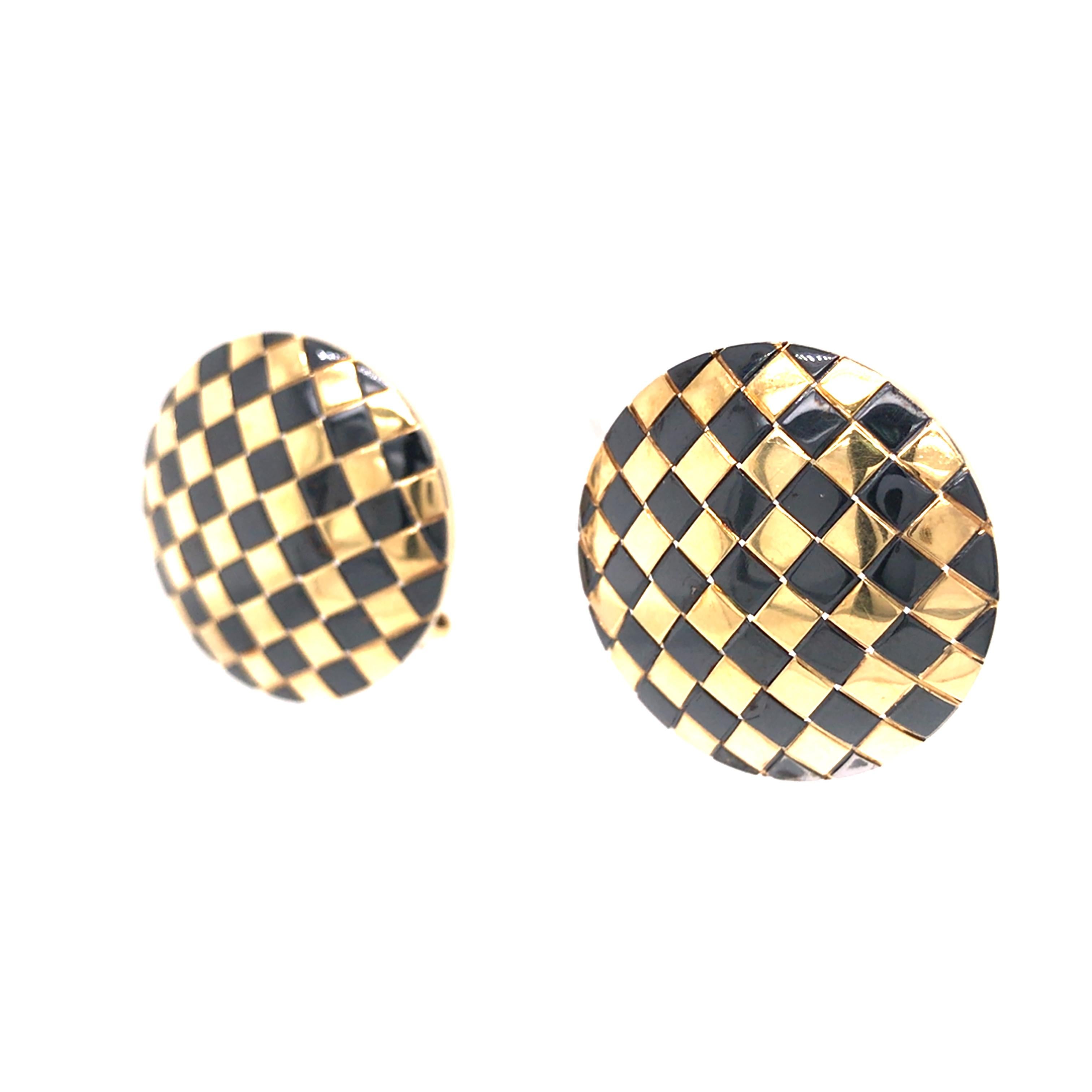 18K Checkered Button Earrings Yellow Gold In Good Condition For Sale In Boca Raton, FL