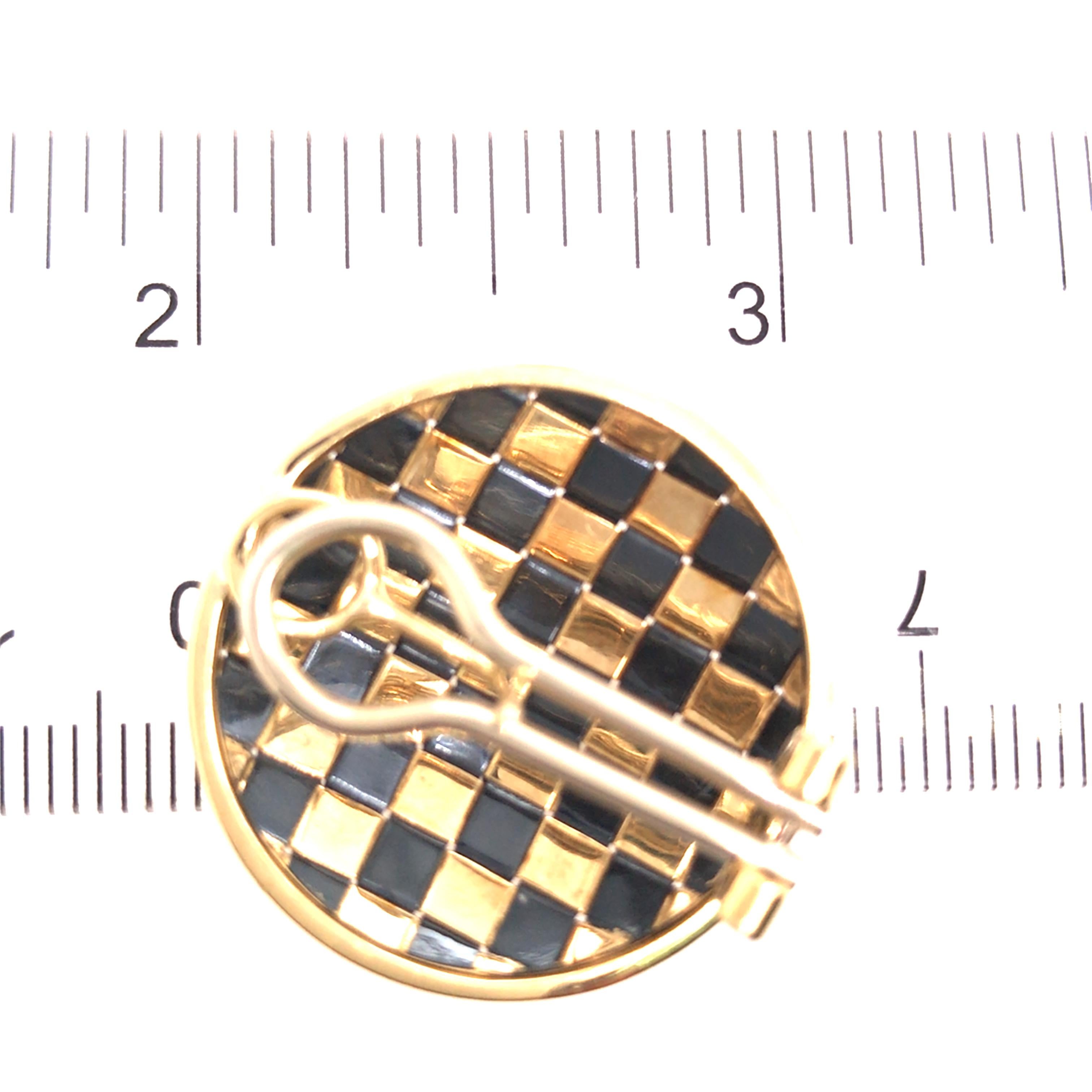 18K Checkered Button Earrings Yellow Gold For Sale 3