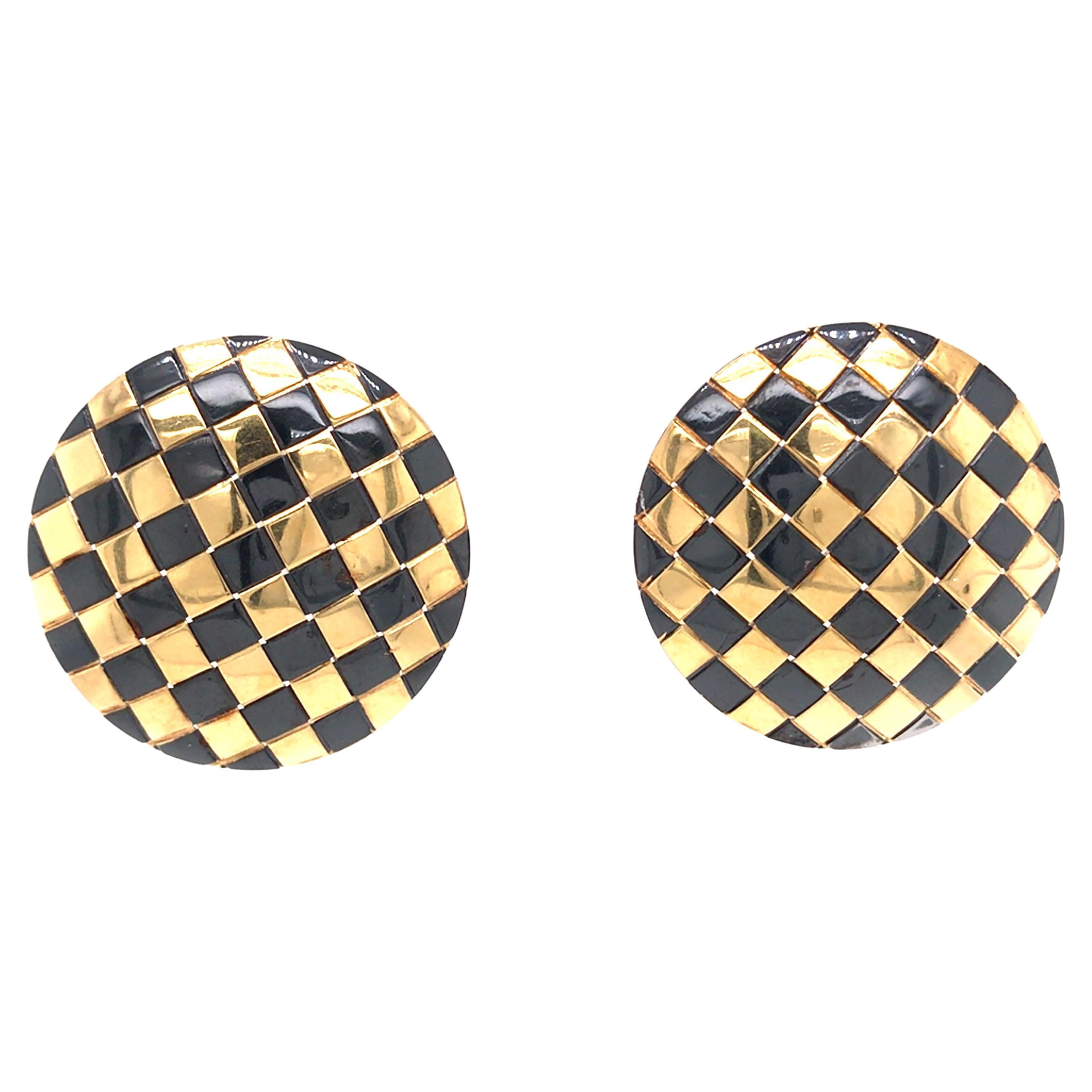 18K Checkered Button Earrings Yellow Gold For Sale