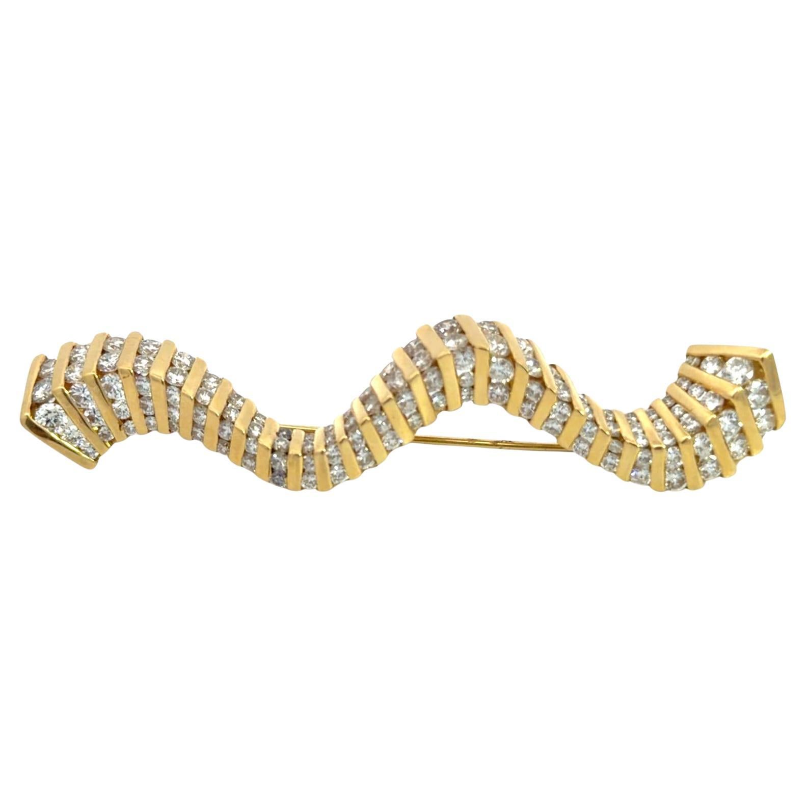 18k Chevron Diamond Wavy Brosche