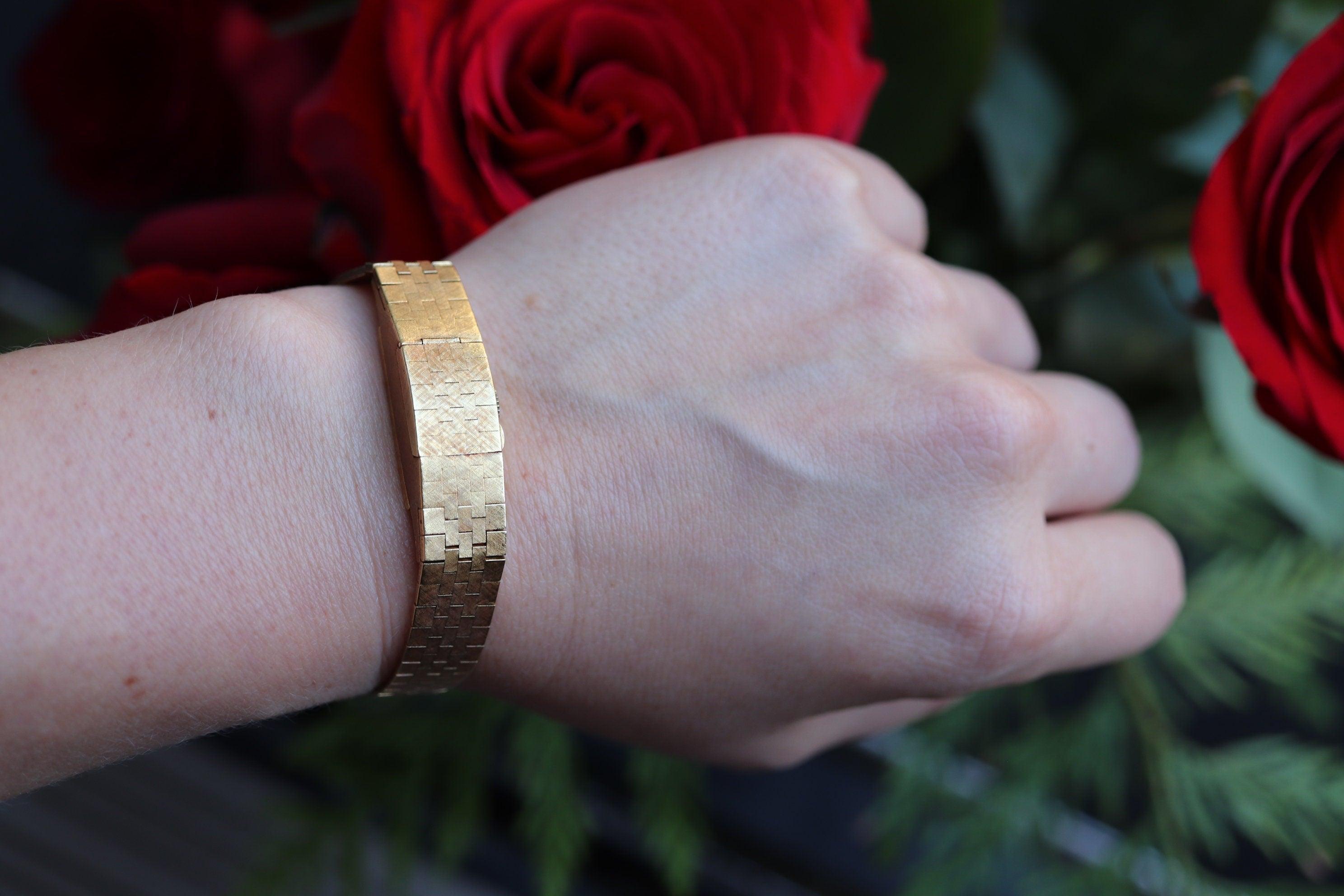 18k Chopard LUC Ladies Manual watch. Vintage Chopard 18k Yellow gold Watch. For Sale 1