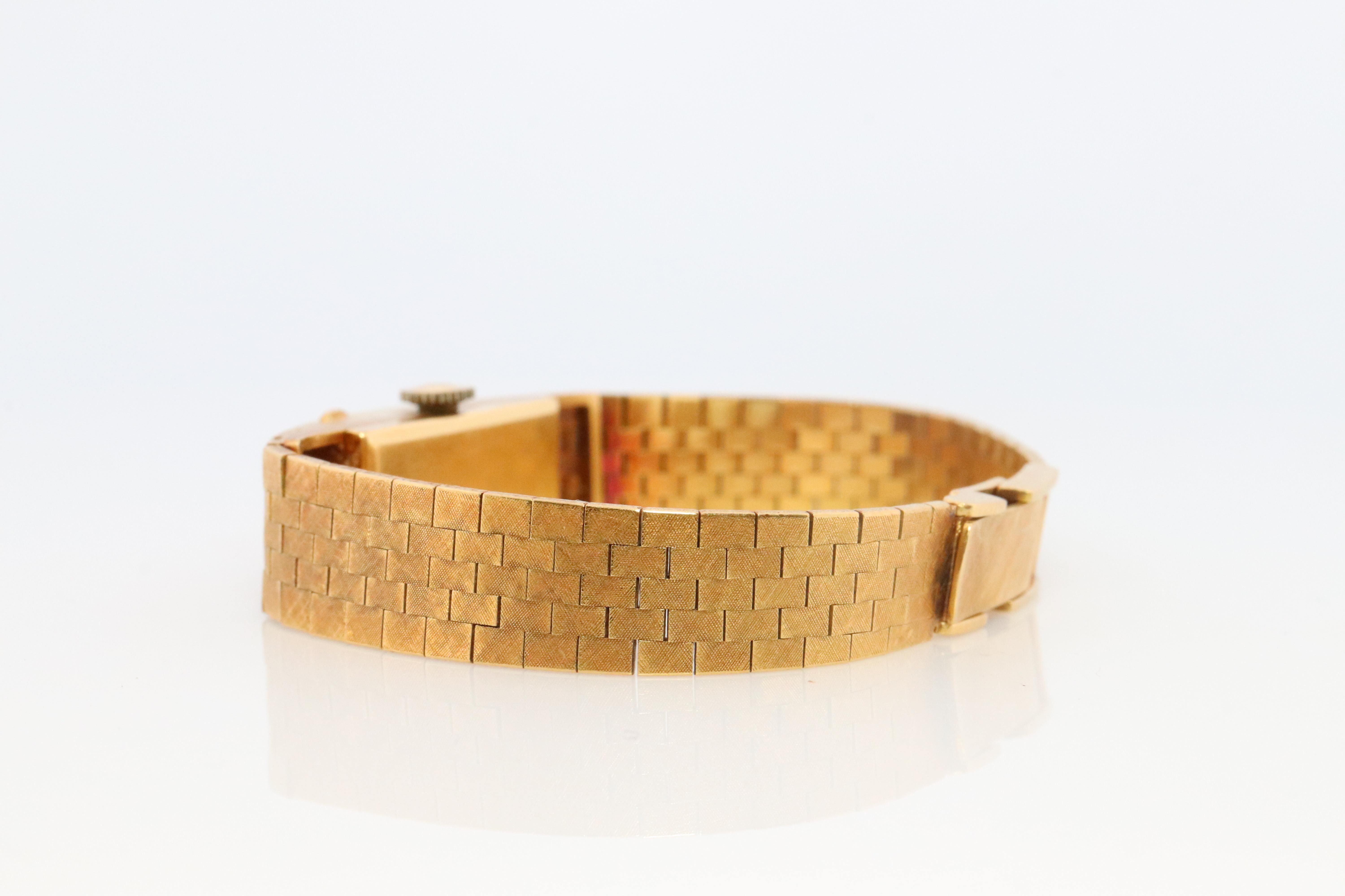18k Chopard LUC Ladies Manual watch. Vintage Chopard 18k Yellow gold Watch. For Sale 5