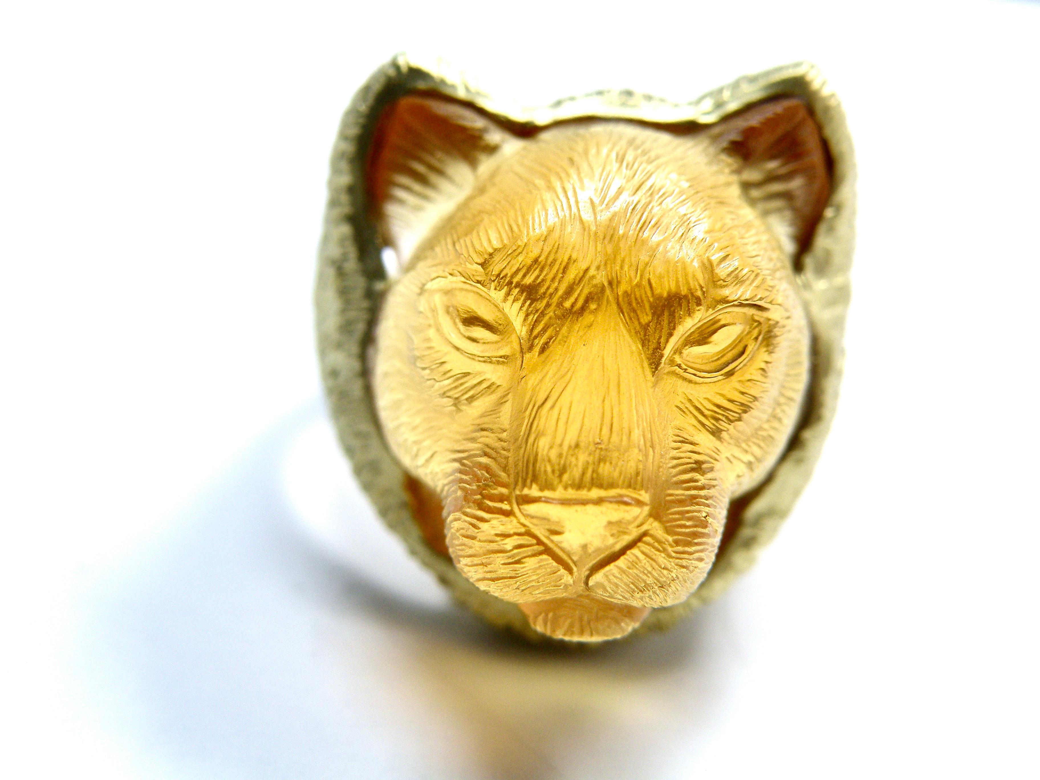 18K gold Citrine lionshead unisex ring carved by master Idar Obesteincarver.
stone3/4