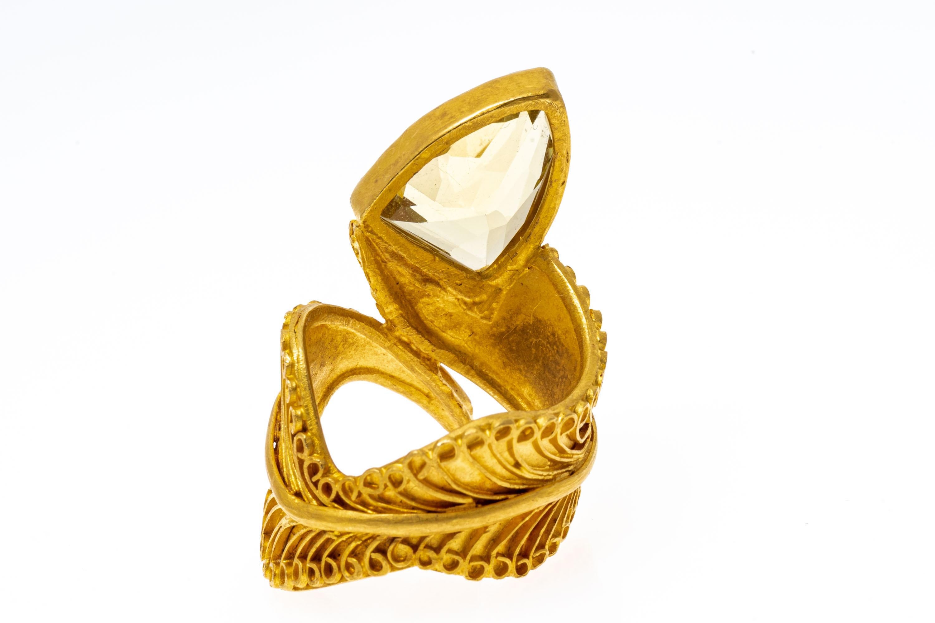 18k Coiled Fine Scroll Foliate Ring with Shield Lemon Lime Citrine In Good Condition For Sale In Southport, CT